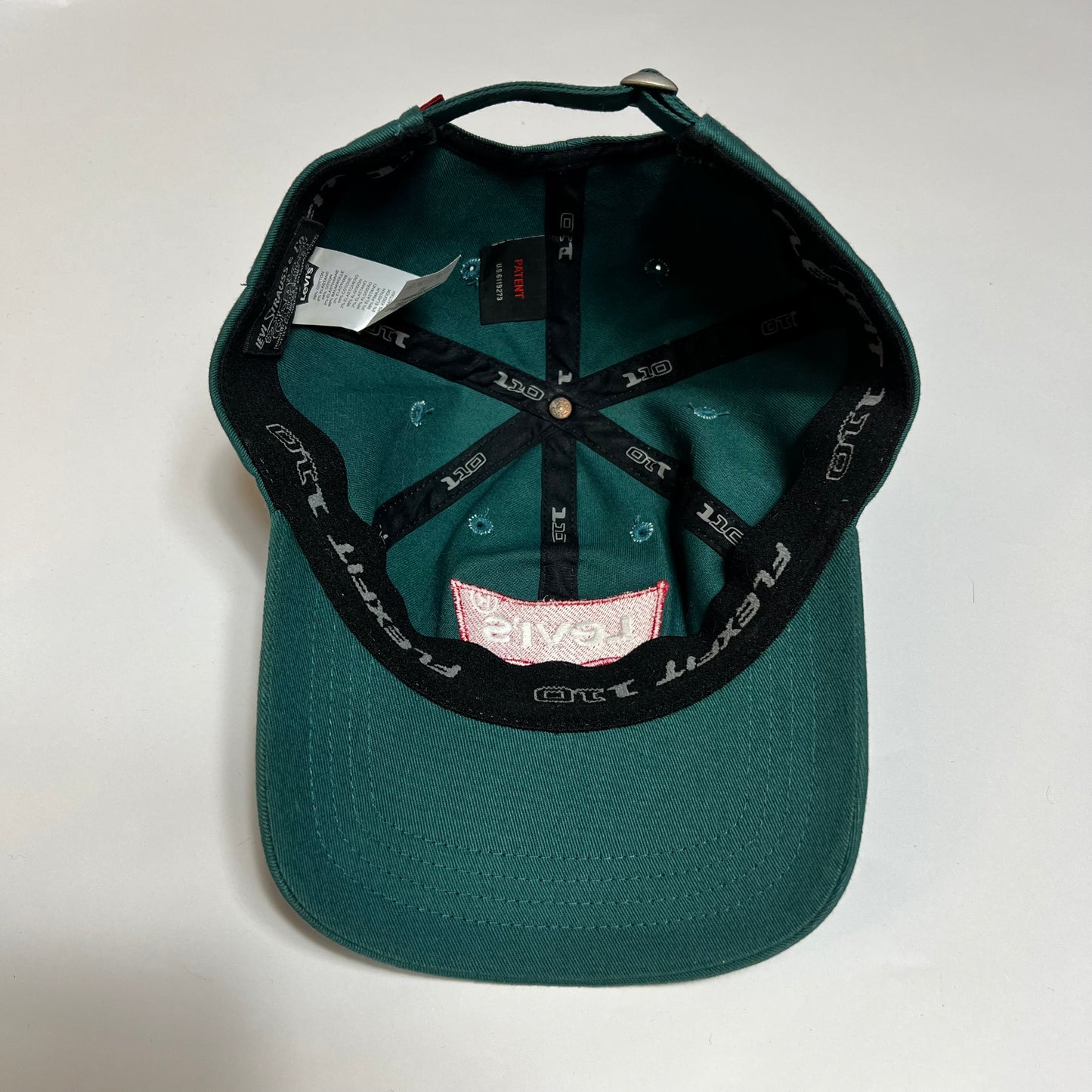 Levis Big Batwing Strapback Cap - Cats on Stacks VNTG