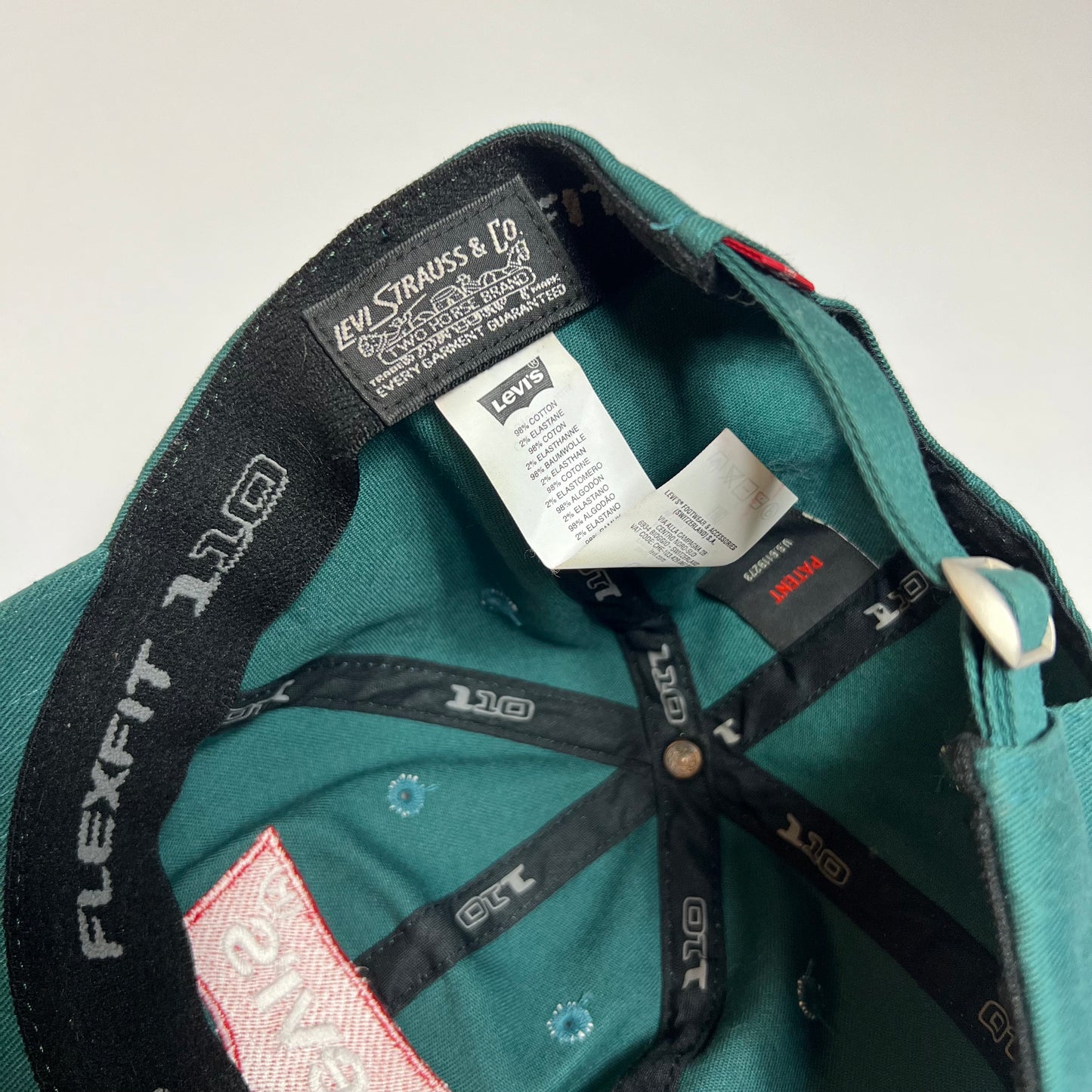 Levis Big Batwing Strapback Cap - Cats on Stacks VNTG