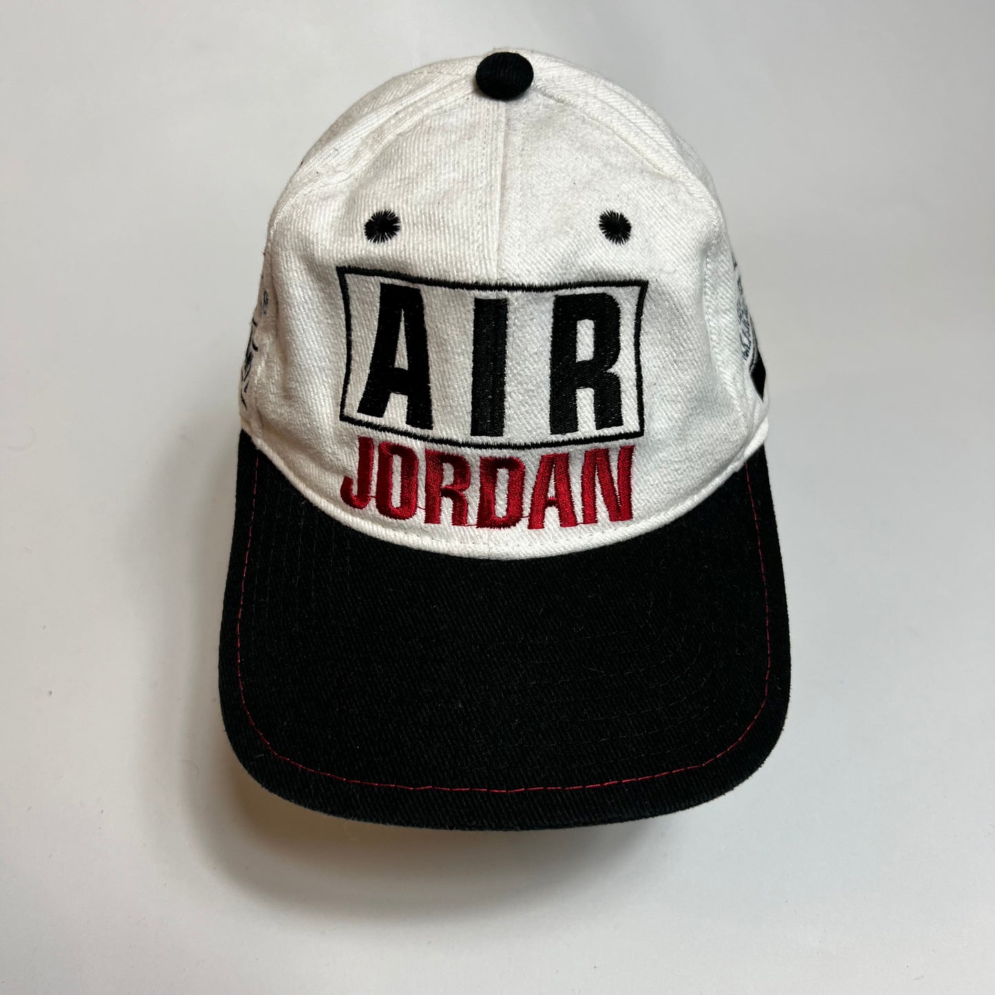 Vintage Nike x Michael Jordan Legendary Snapback Cap - Cats on Stacks VNTG