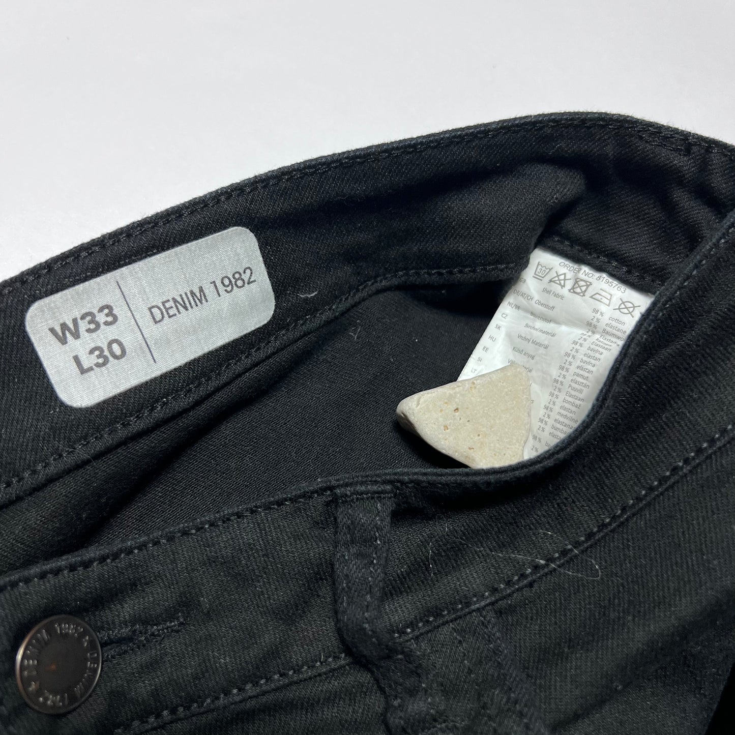 Slim Fit Basic Black Denim Pants 33/30 - Cats on Stacks VNTG