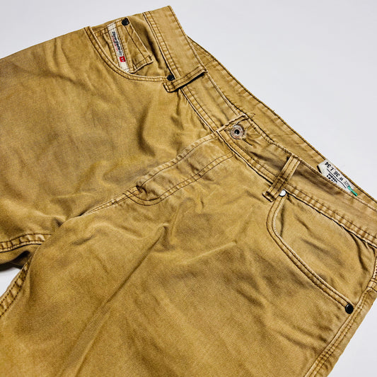Vintage Diesel Straight Fit Brown Jeans 36/30 - Cats on Stacks VNTG