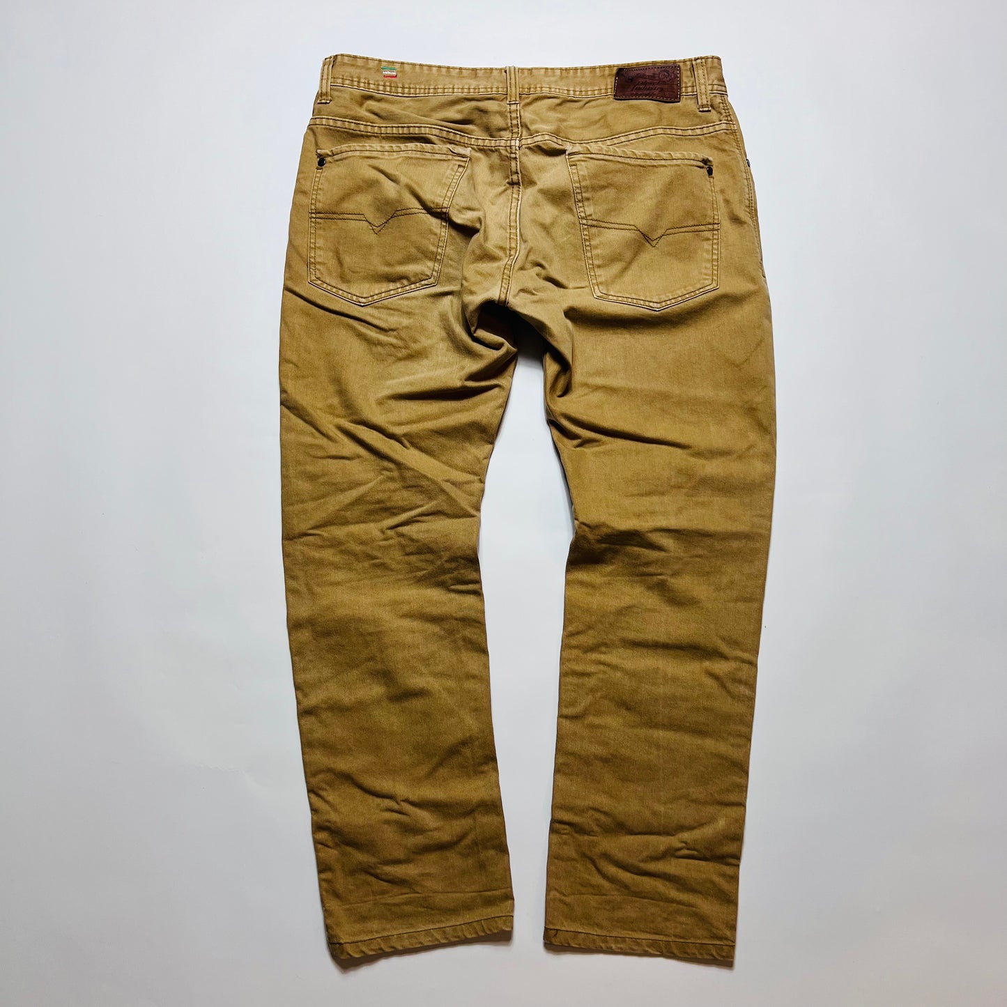 Vintage Diesel Straight Fit Brown Jeans 36/30 - Cats on Stacks VNTG
