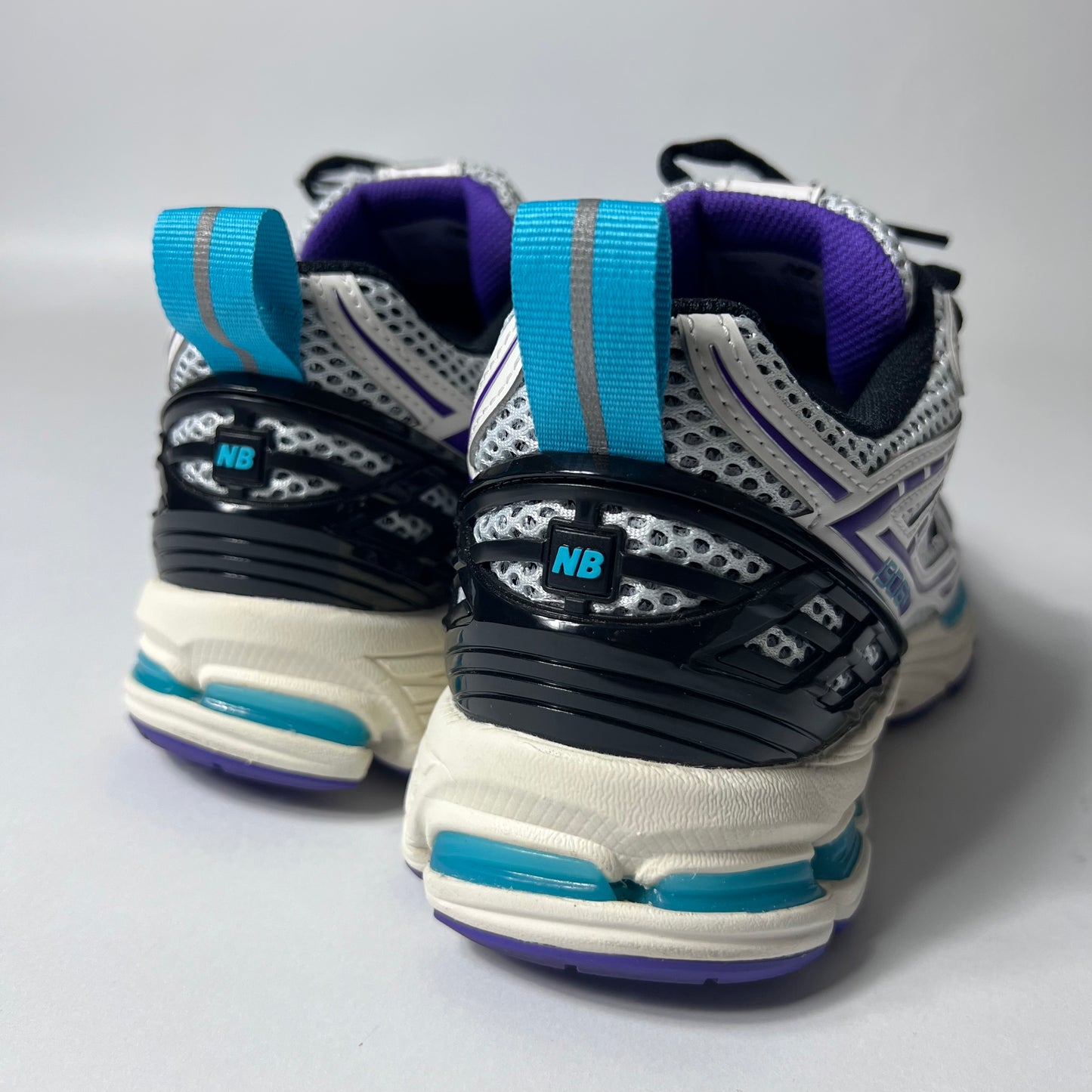 New Balance 1906R Charlotte Hornets 42,5 / M1906RCF - Cats on Stacks VNTG