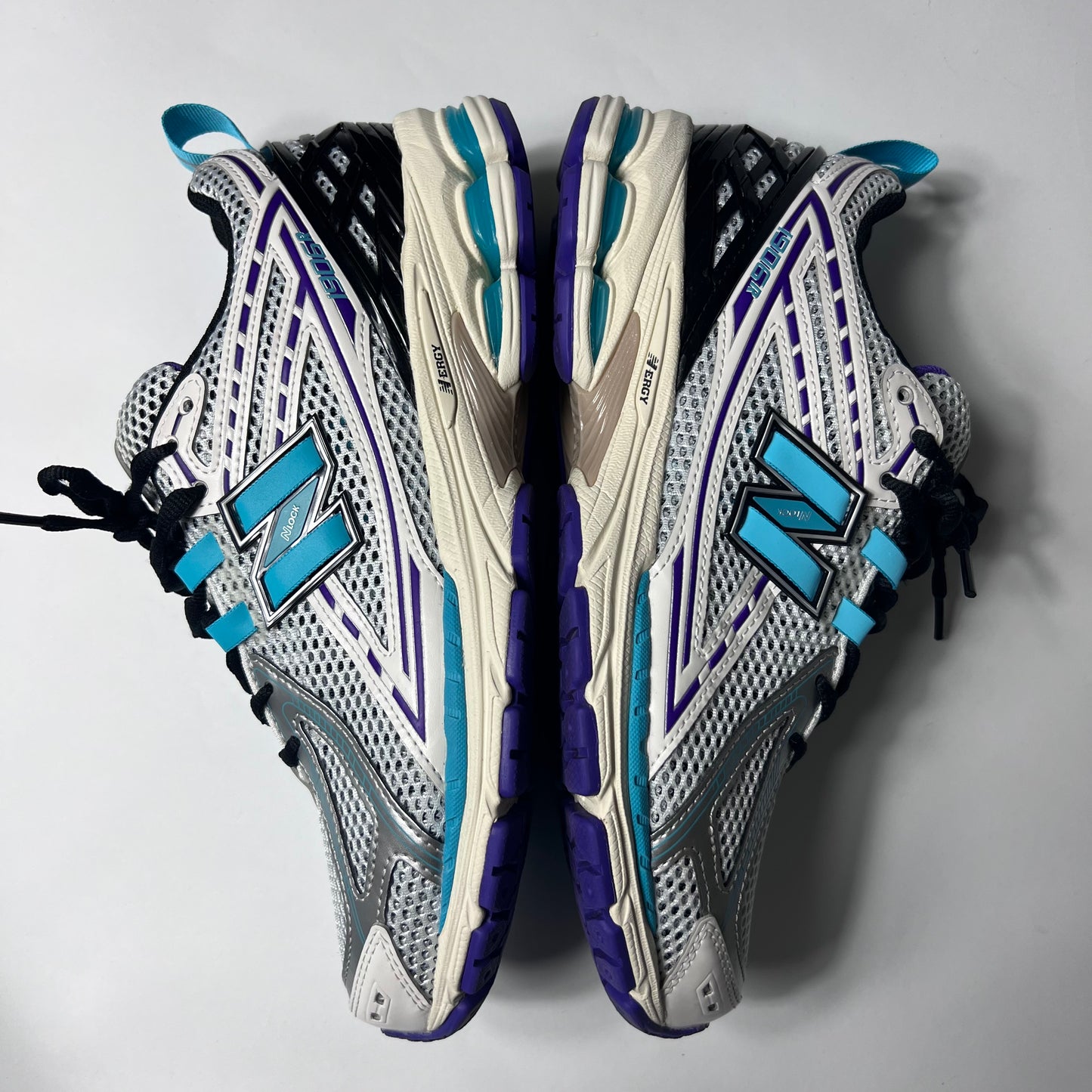 New Balance 1906R Charlotte Hornets 42,5 / M1906RCF - Cats on Stacks VNTG