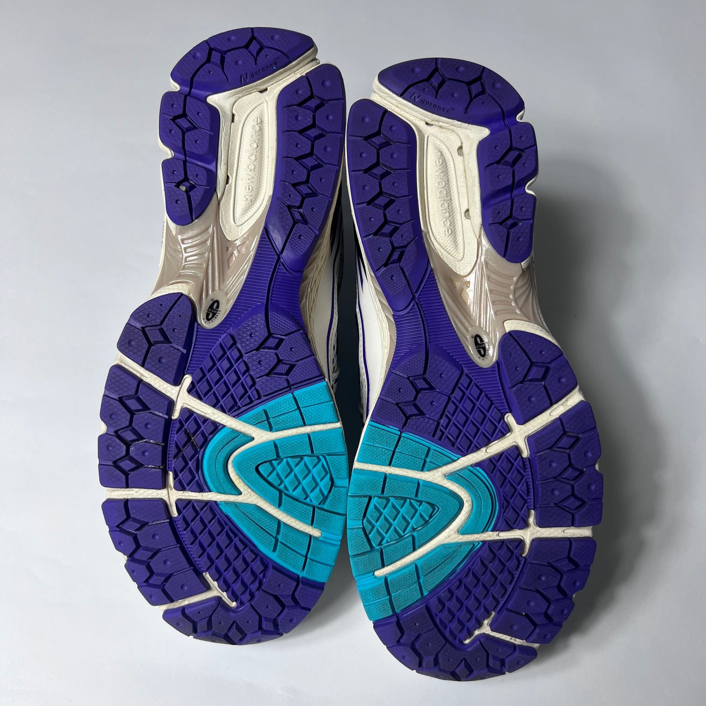 New Balance 1906R Charlotte Hornets 42,5 / M1906RCF - Cats on Stacks VNTG