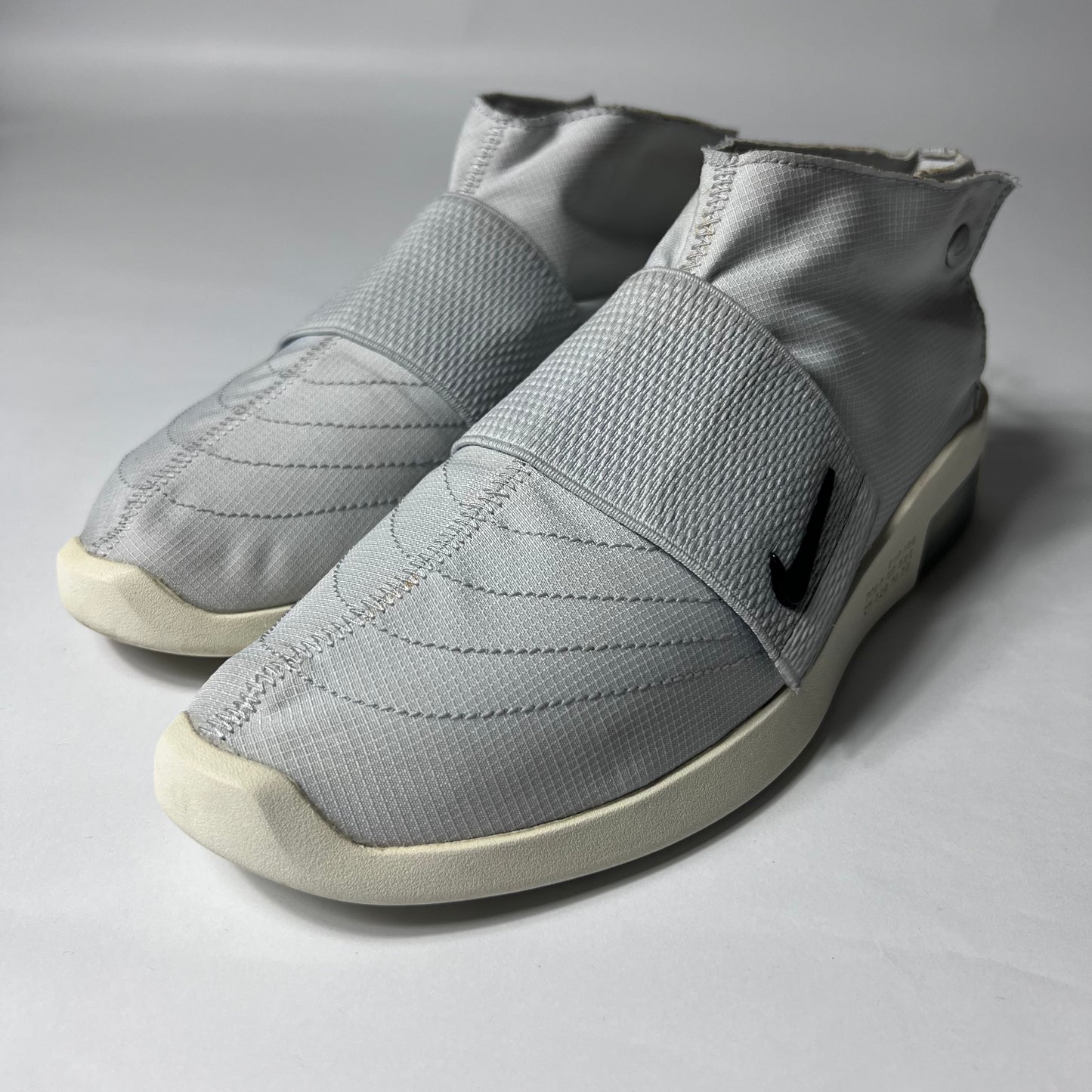 Nike Air x Fear of God Mokassin Pure Platinum 43 / AT8086-001 - Cats on Stacks VNTG
