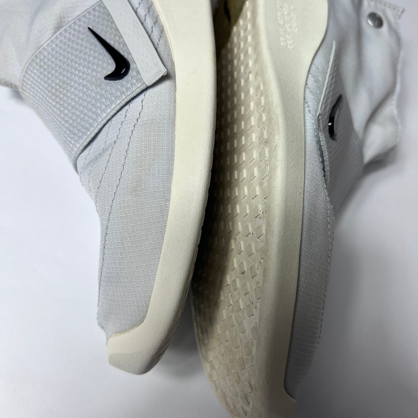 Nike Air x Fear of God Mokassin Pure Platinum 43 / AT8086-001 - Cats on Stacks VNTG