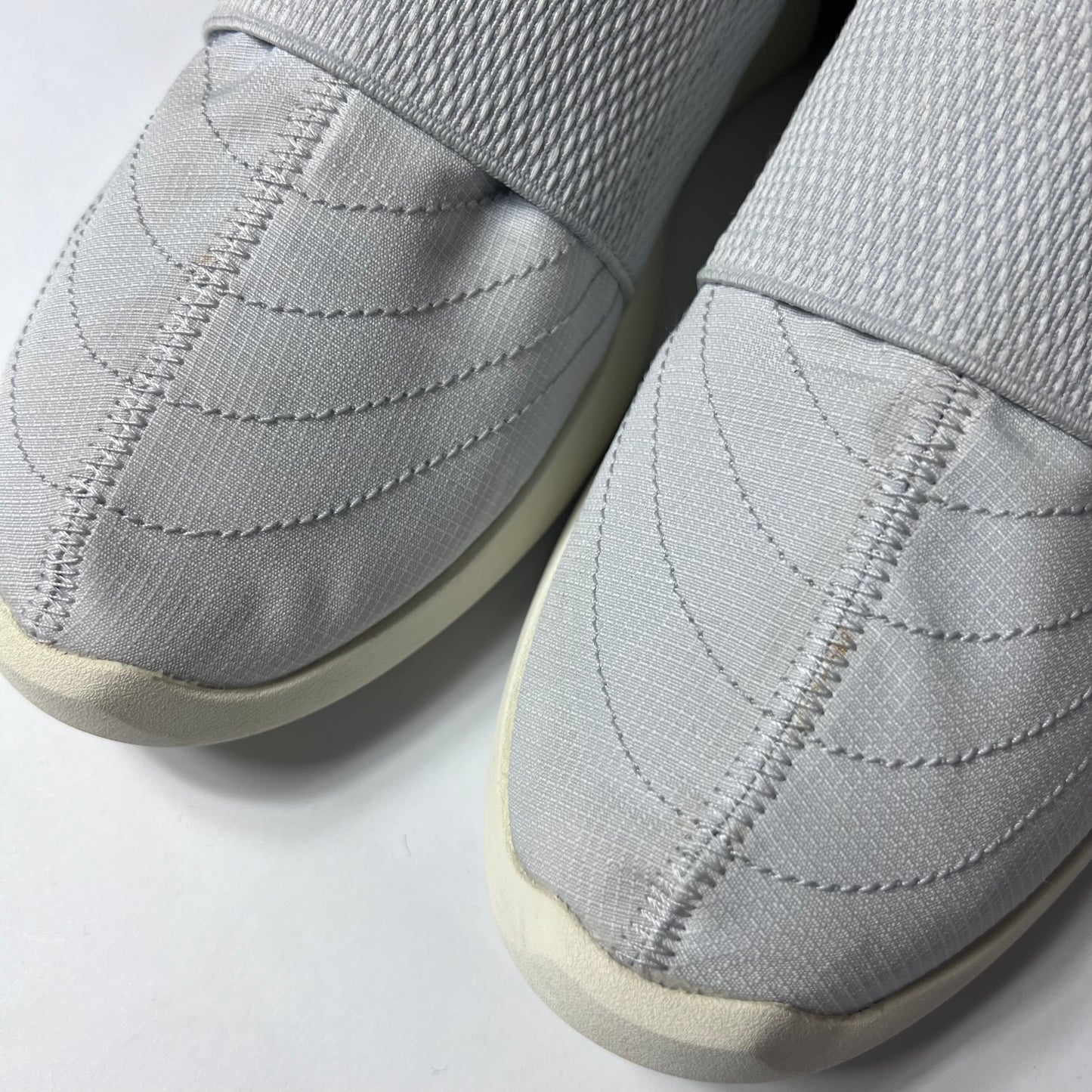 Nike Air x Fear of God Mokassin Pure Platinum 43 / AT8086-001 - Cats on Stacks VNTG