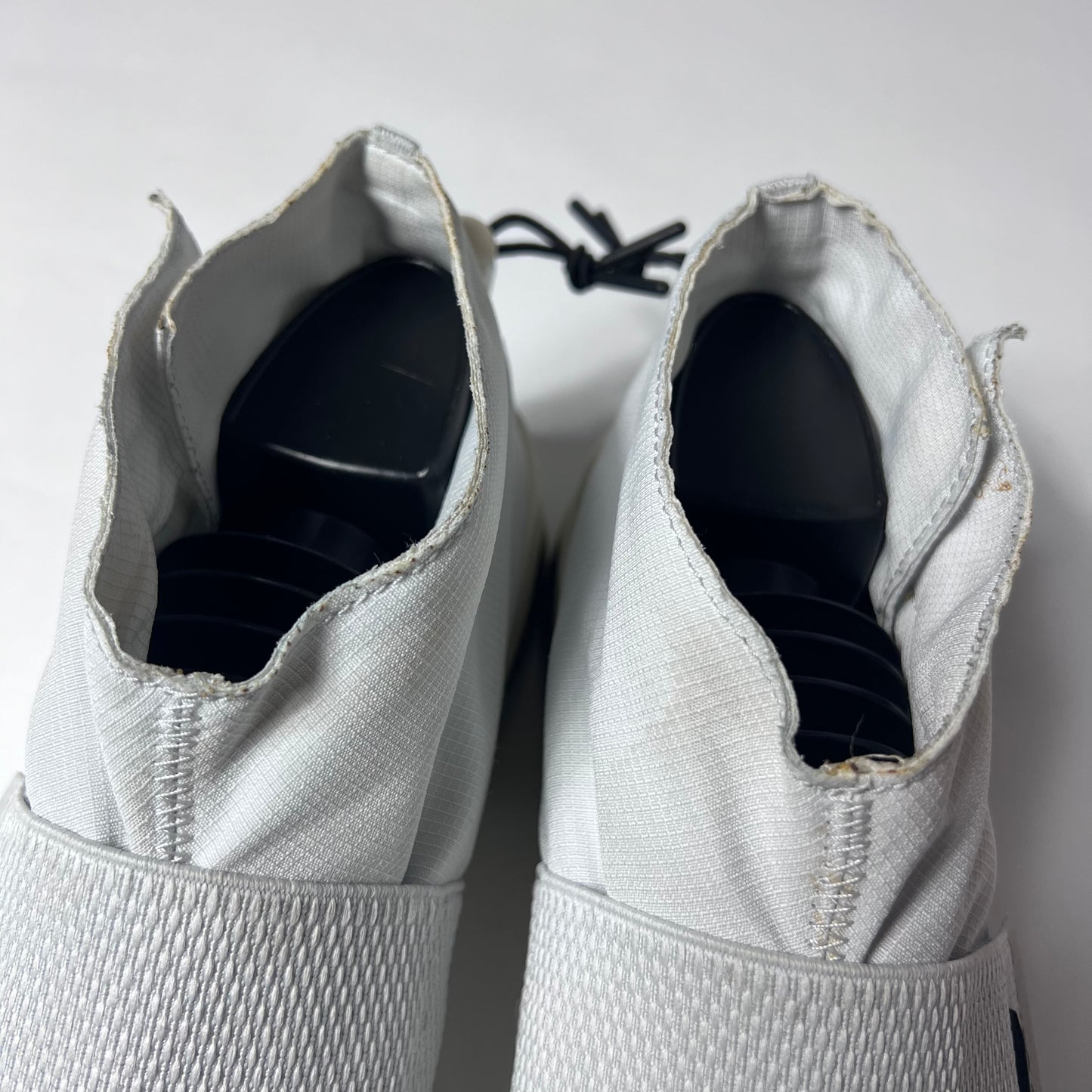Nike Air x Fear of God Mokassin Pure Platinum 43 / AT8086-001 - Cats on Stacks VNTG