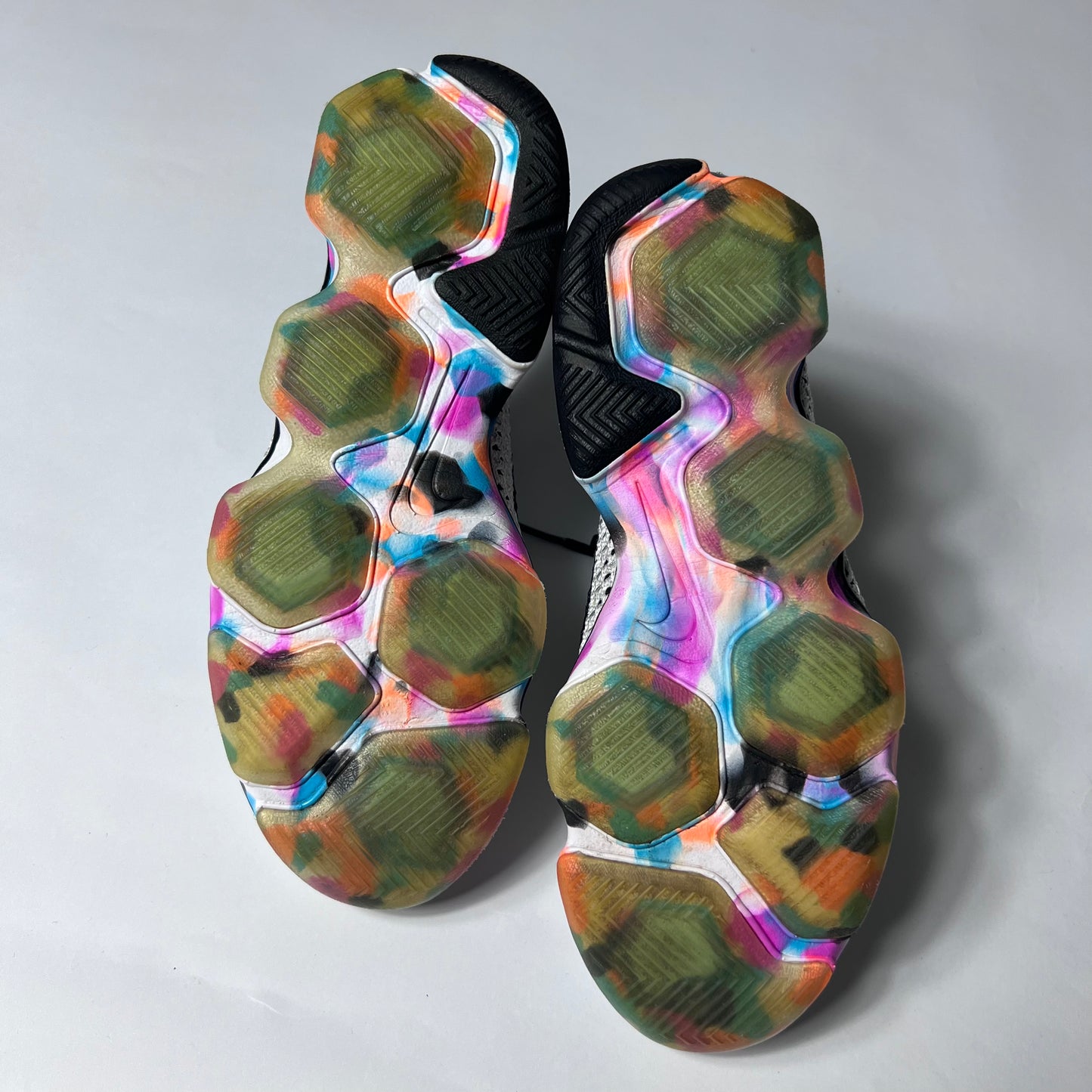 Nike Flyknit Zoom Confetti Sole 38 / 698616-101 - Cats on Stacks VNTG