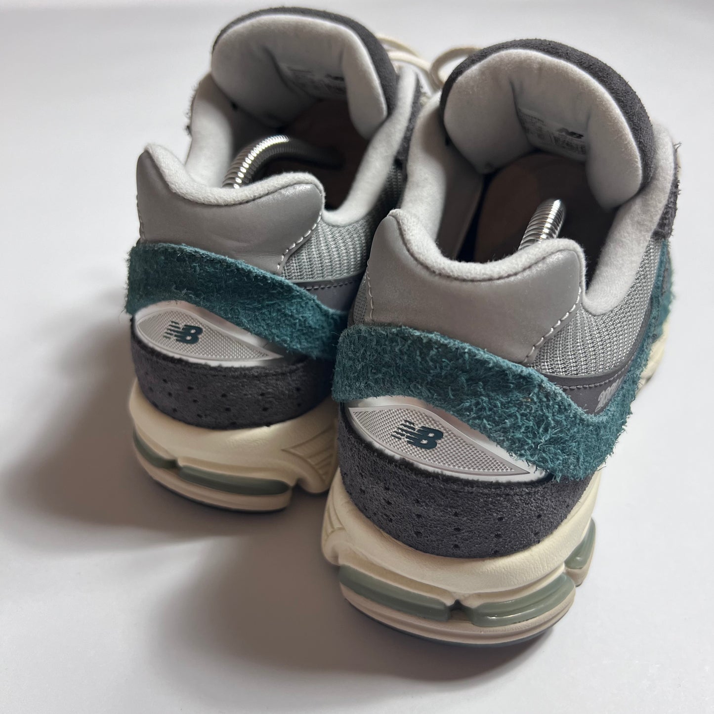 New Balance 2002R Spruce Magnet 42,5 / M2002REM - Cats on Stacks VNTG