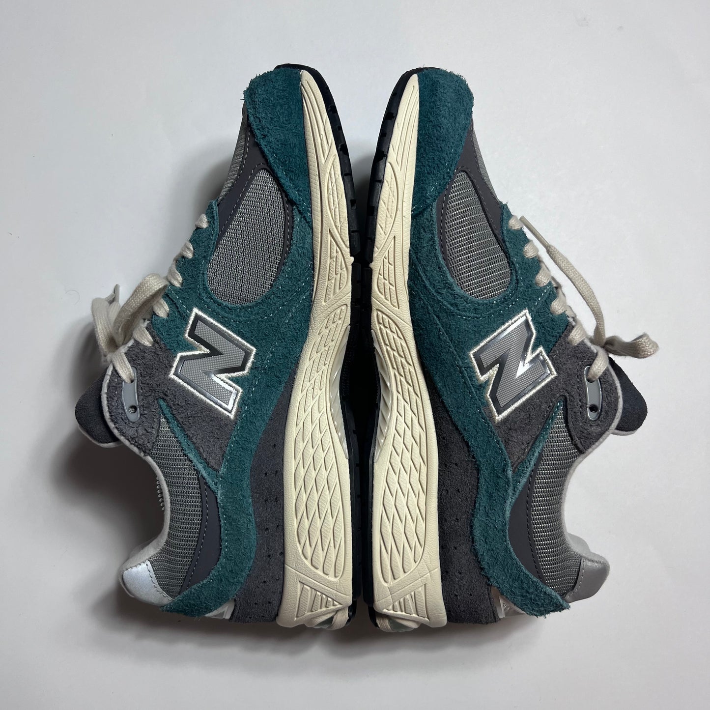 New Balance 2002R Spruce Magnet 42,5 / M2002REM - Cats on Stacks VNTG