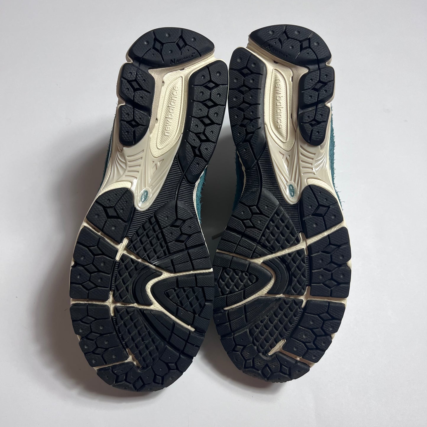 New Balance 2002R Spruce Magnet 42,5 / M2002REM - Cats on Stacks VNTG