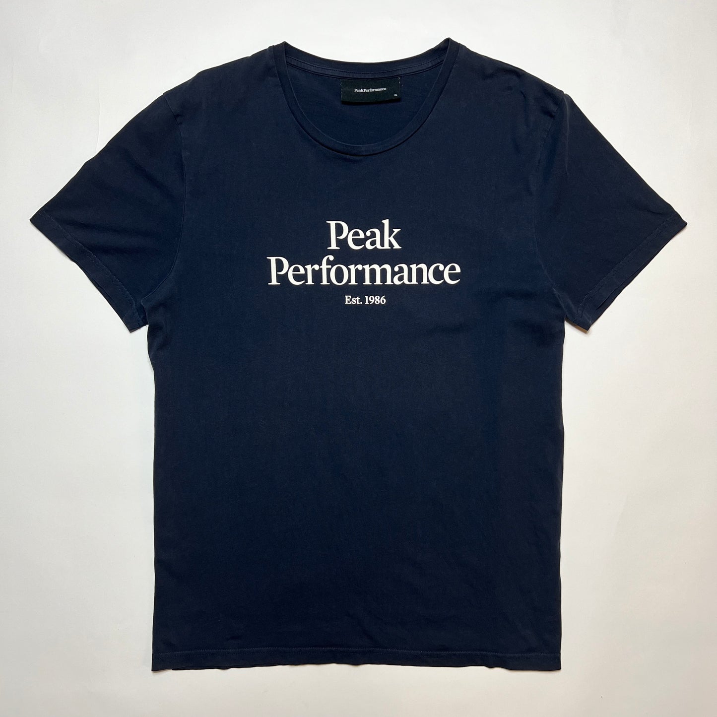 Peak Performance Est. 1986 T-Shirt dunkelblau L - Cats on Stacks VNTG