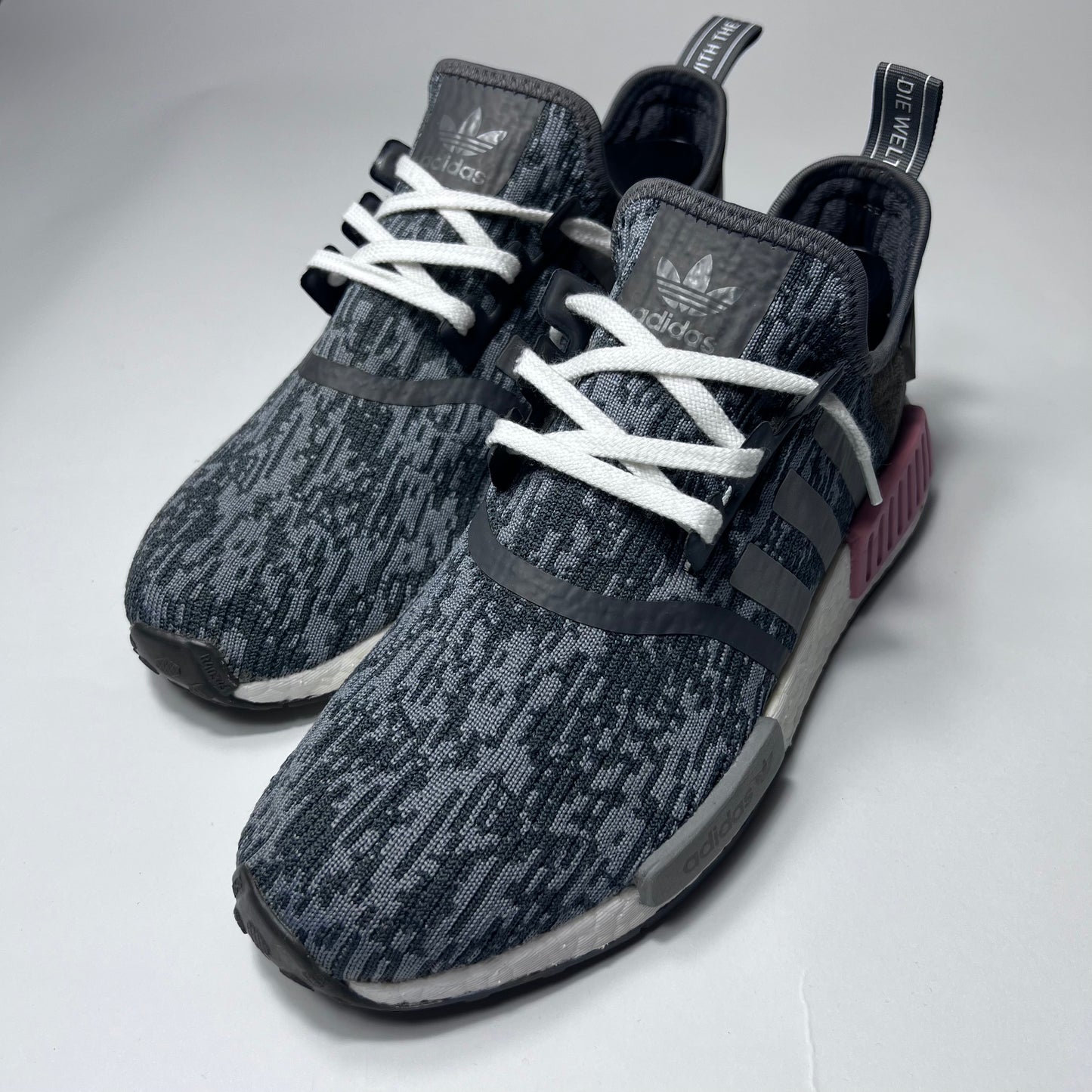 Adidas NMD R1 Heather Grey Raw Pink BY9647 Größe 40,5 - Cats on Stacks VNTG