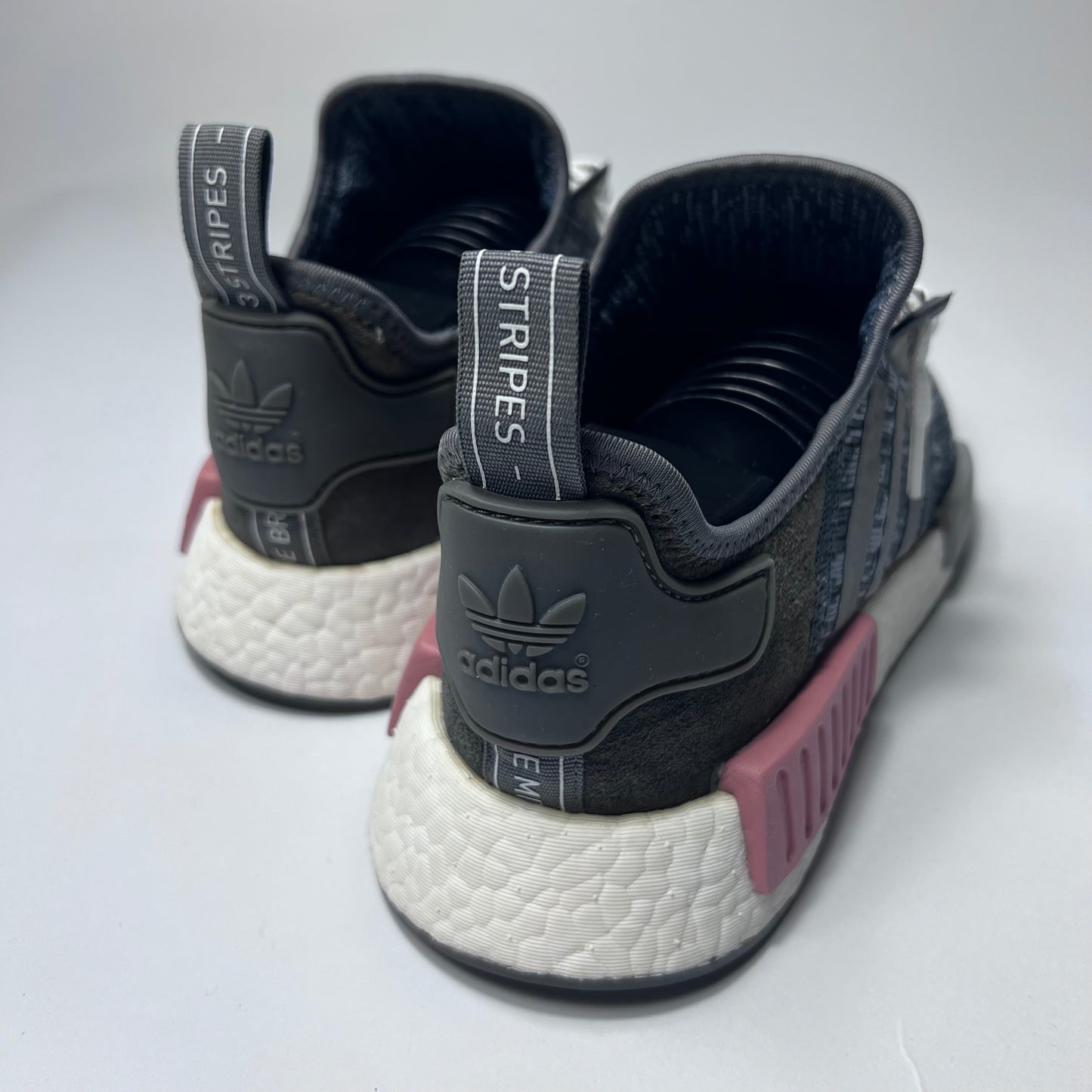 Adidas NMD R1 Heather Grey Raw Pink BY9647 Größe 40,5 - Cats on Stacks VNTG