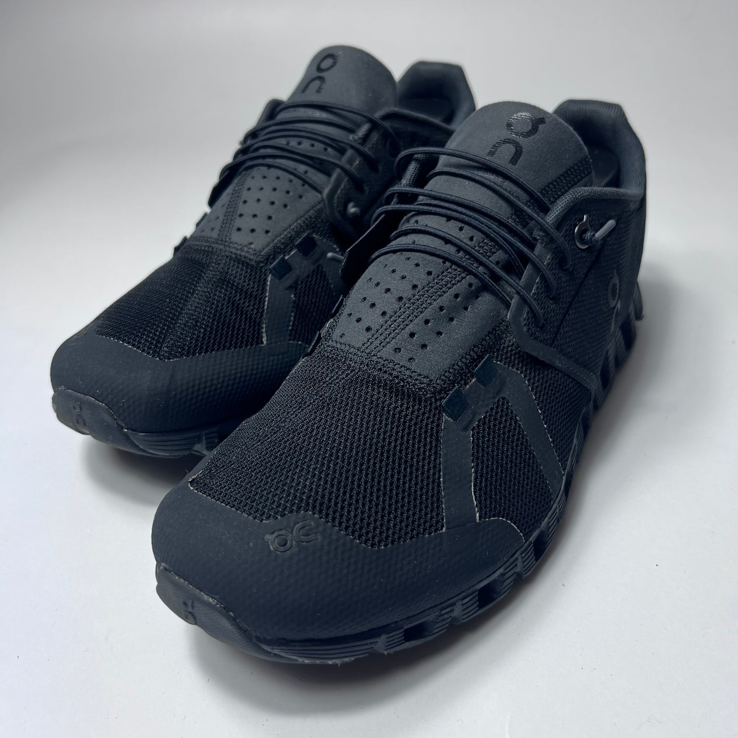 On Cloud Running All Black 19.0002 Größe 44,5 - Cats on Stacks VNTG