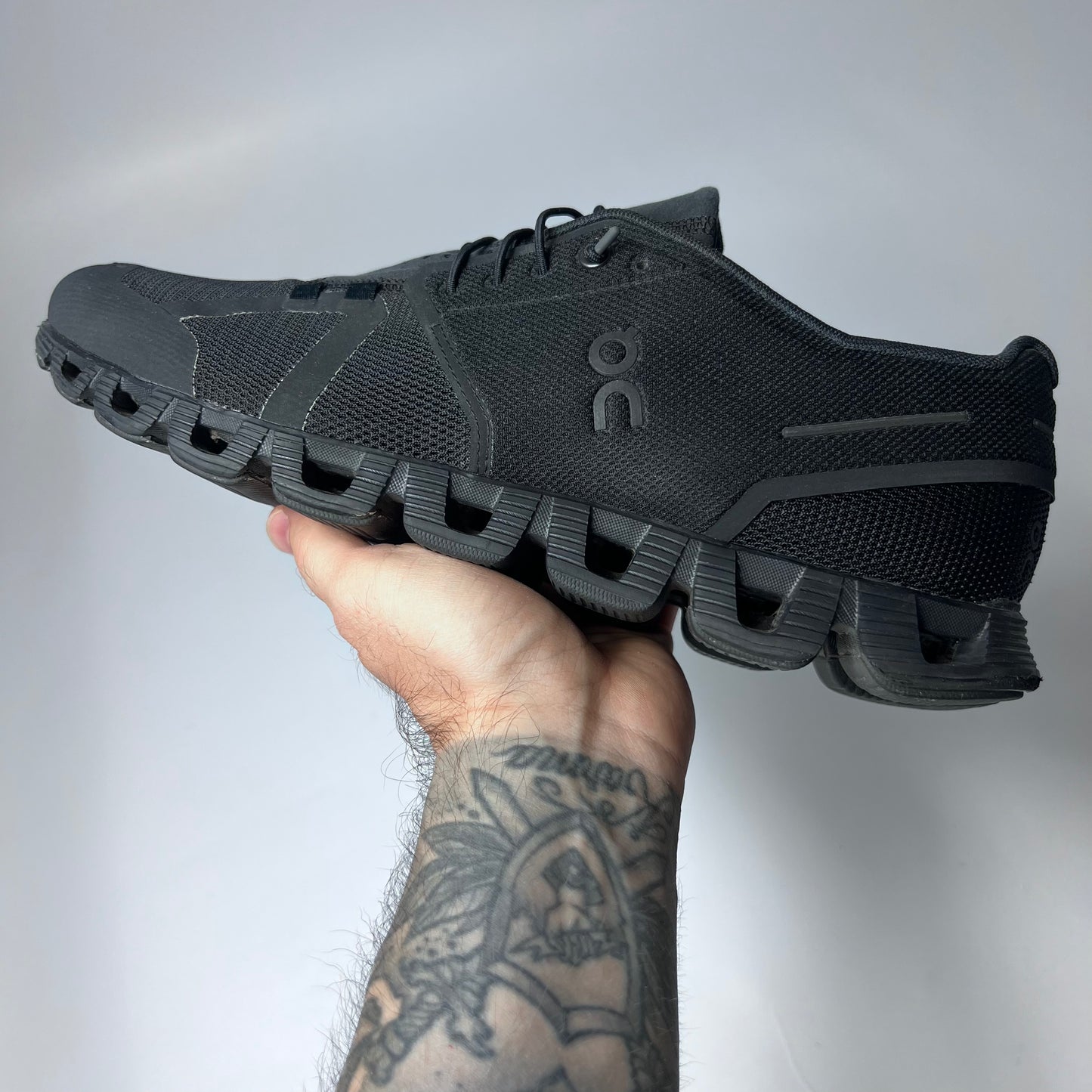 On Cloud Running All Black 19.0002 Größe 44,5 - Cats on Stacks VNTG