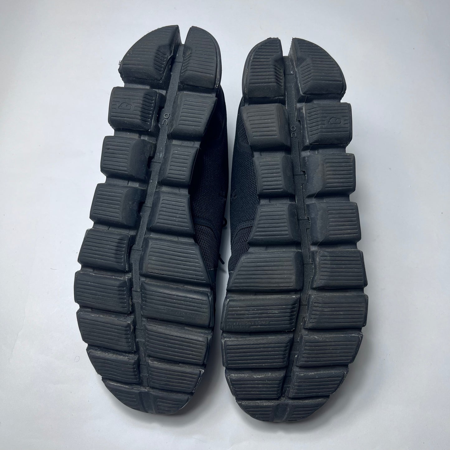 On Cloud Running All Black 19.0002 Größe 44,5 - Cats on Stacks VNTG