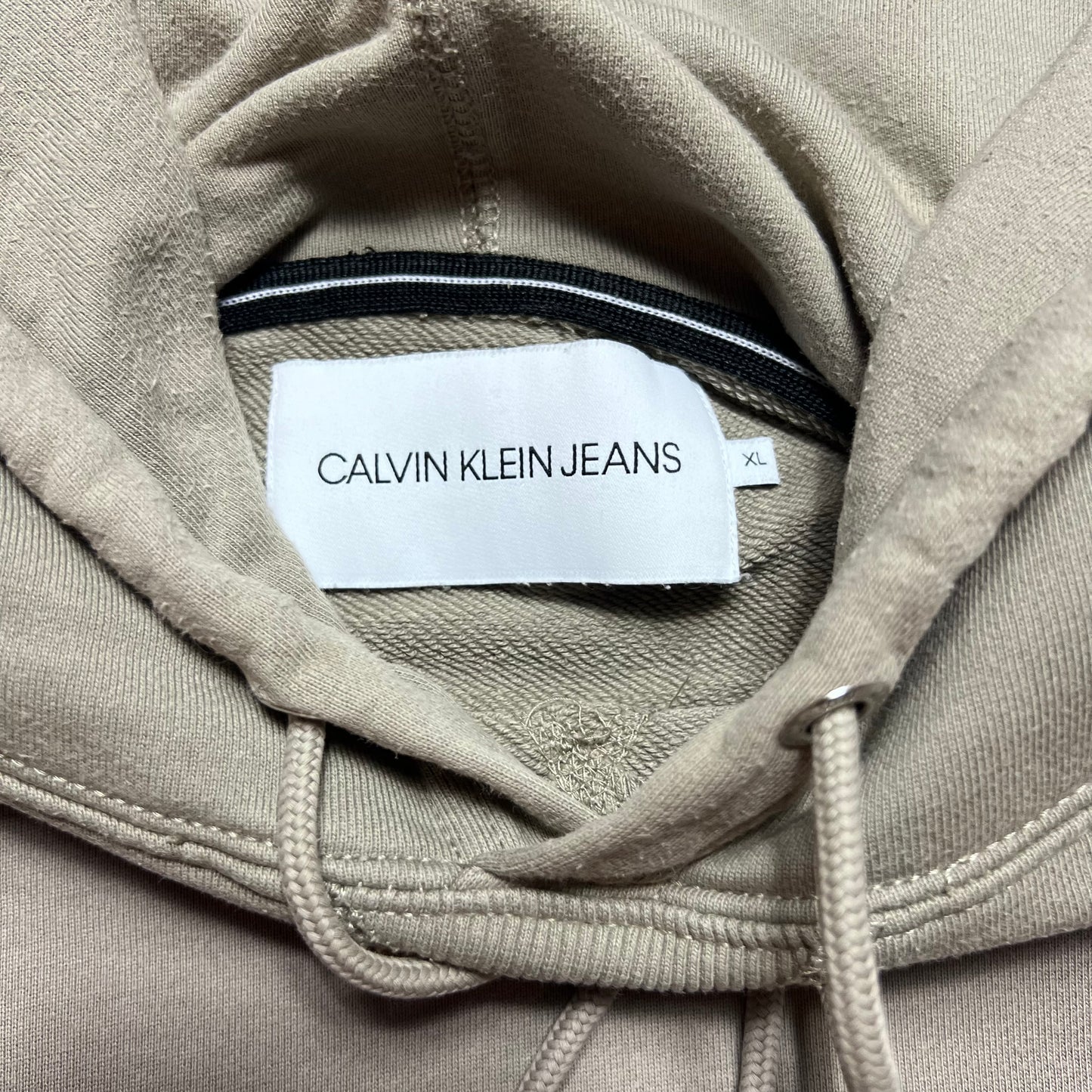 Calvin Klein Jeans Badge Hoodie L - Cats on Stacks VNTG