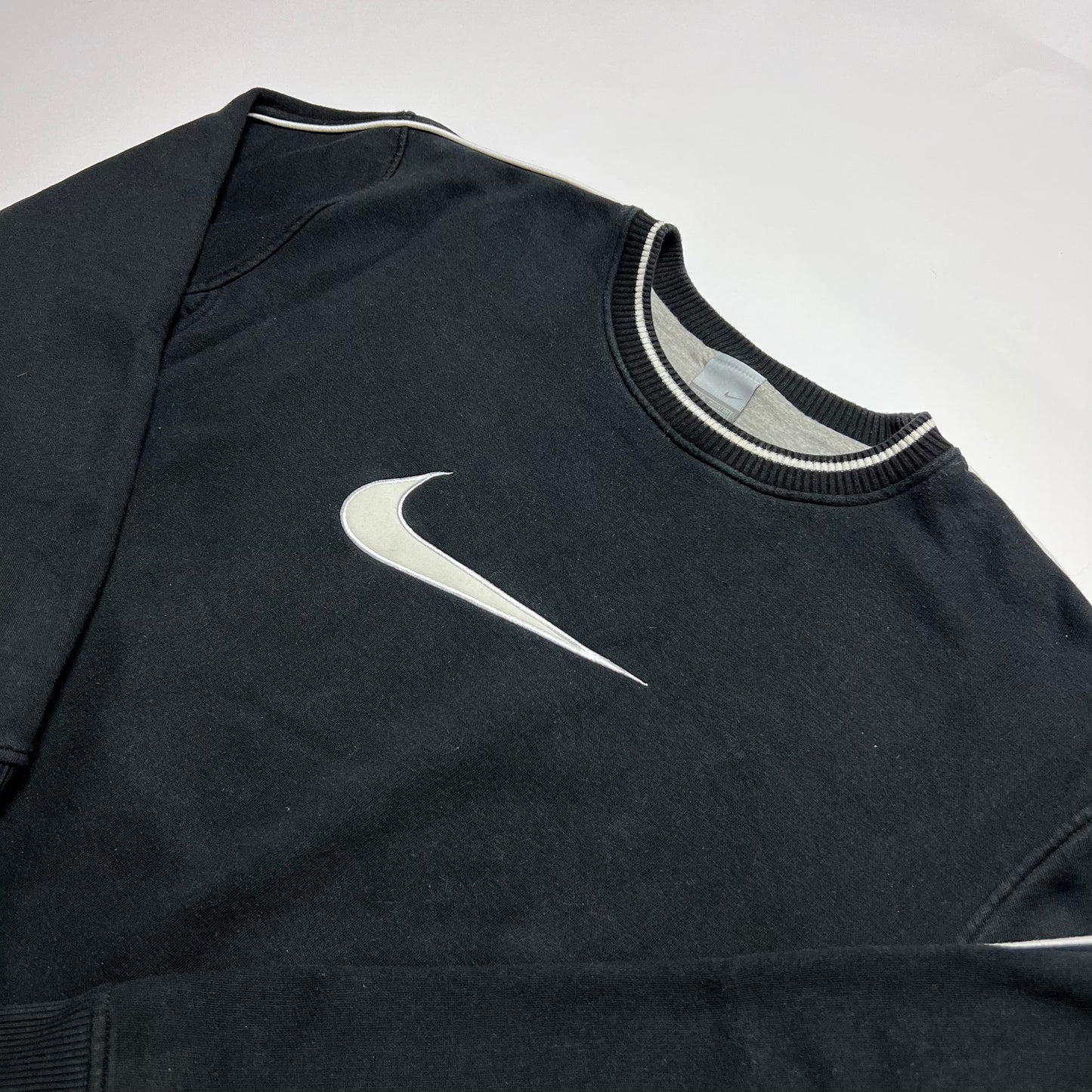 Vintage Y2K Nike Big Swoosh Crewneck XL - Cats on Stacks VNTG