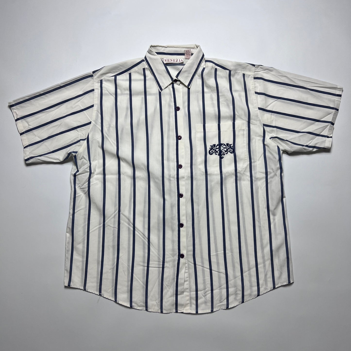 Vintage Venezia Stripe White Navy Hemd XL - Cats on Stacks VNTG