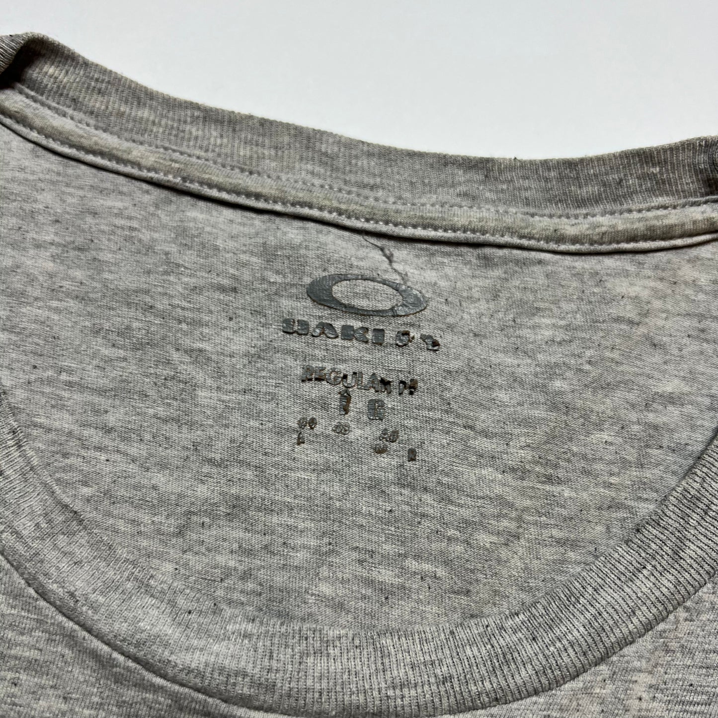 Y2K Oakley Gray Longsleeve Shirt M - Cats on Stacks VNTG