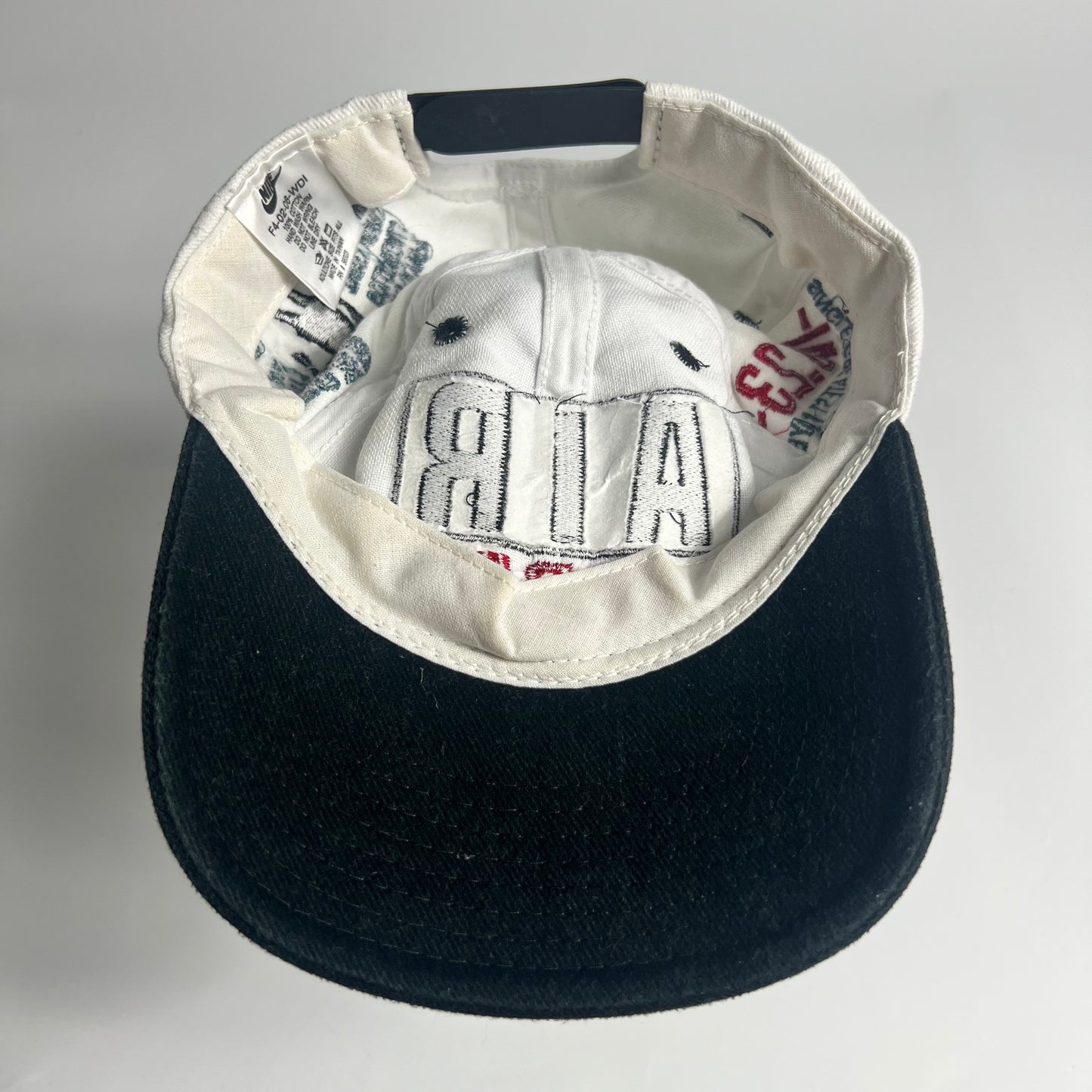 Vintage Nike x Michael Jordan Legendary Snapback Cap - Cats on Stacks VNTG