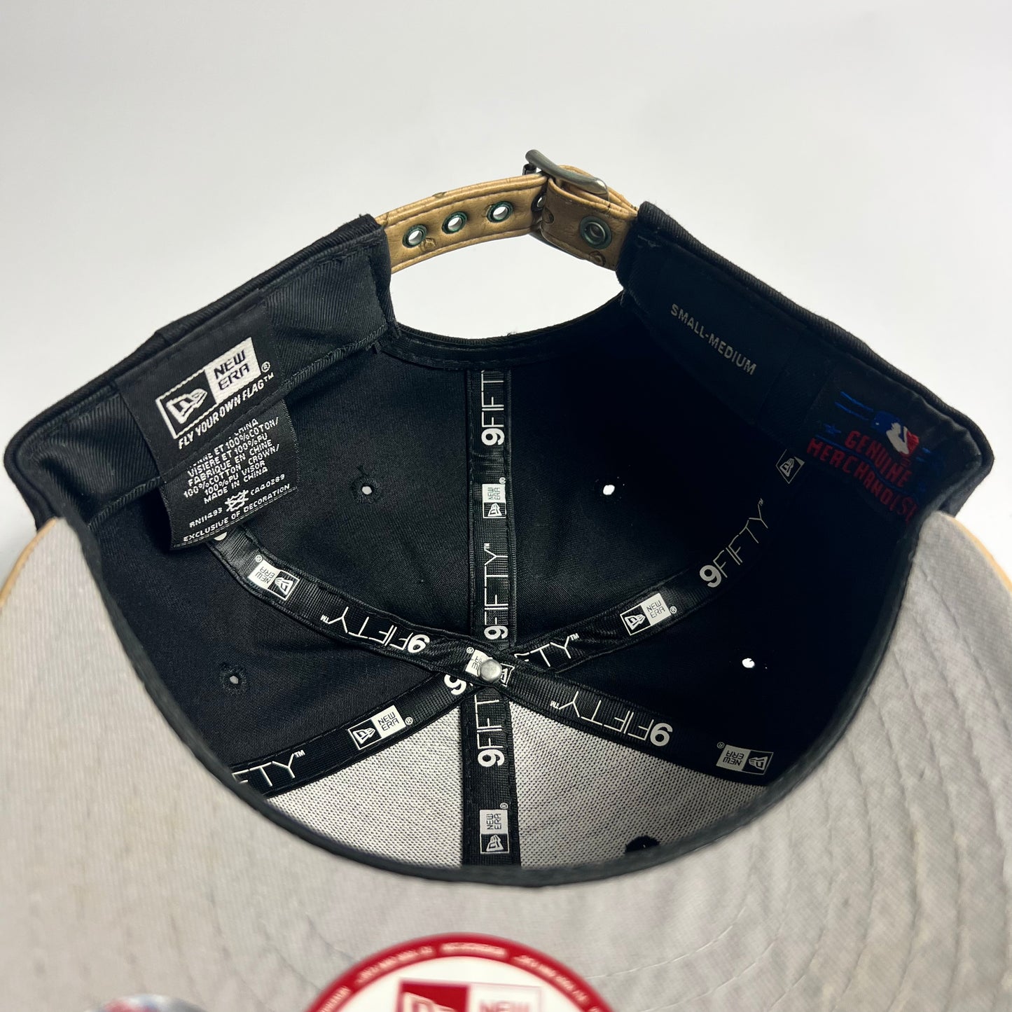 Y2K New Era x Chicago White Sox Strapback Cap - Cats on Stacks VNTG