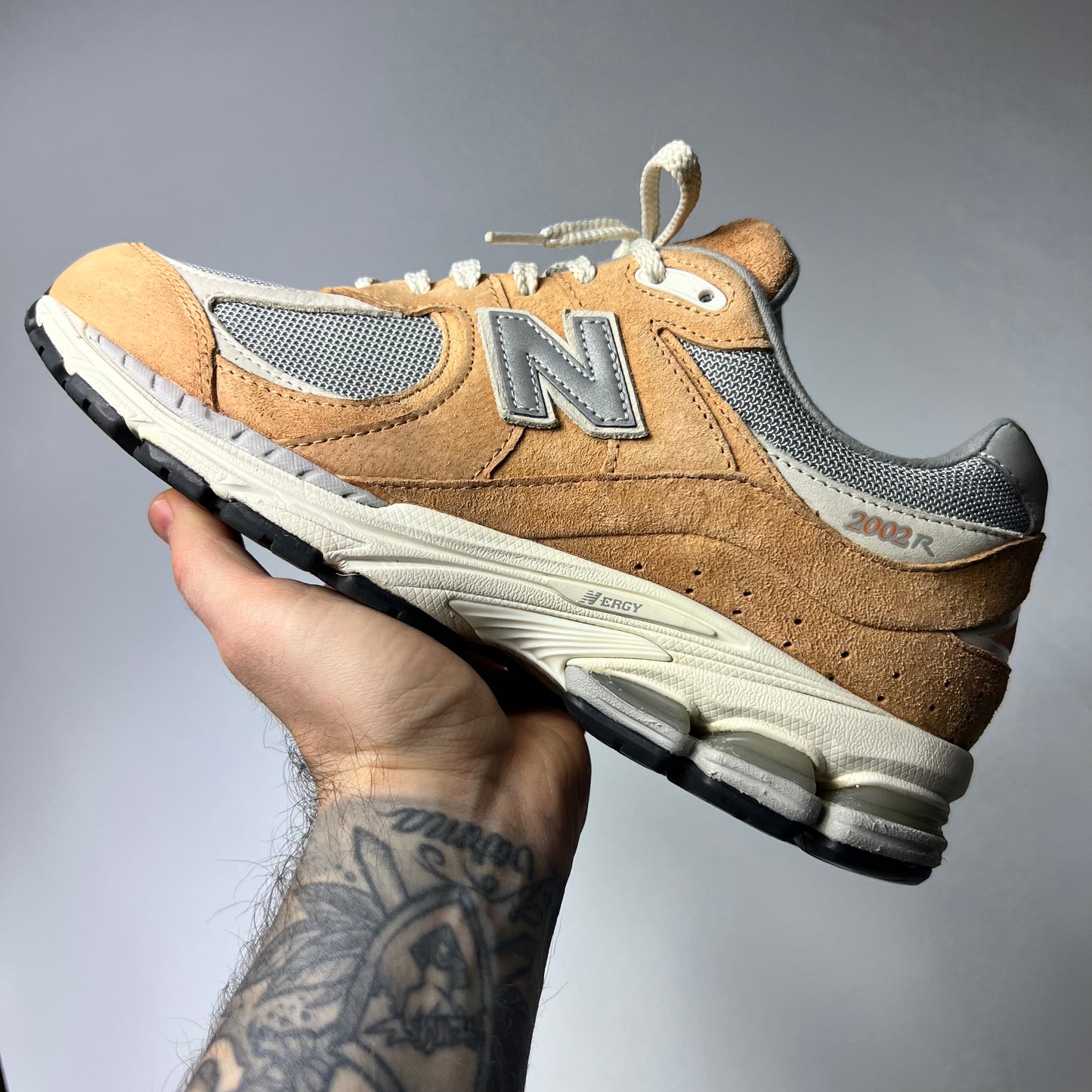 New Balance 2002R Sweet Caramel 42,5 / M2002RHM - Cats on Stacks VNTG