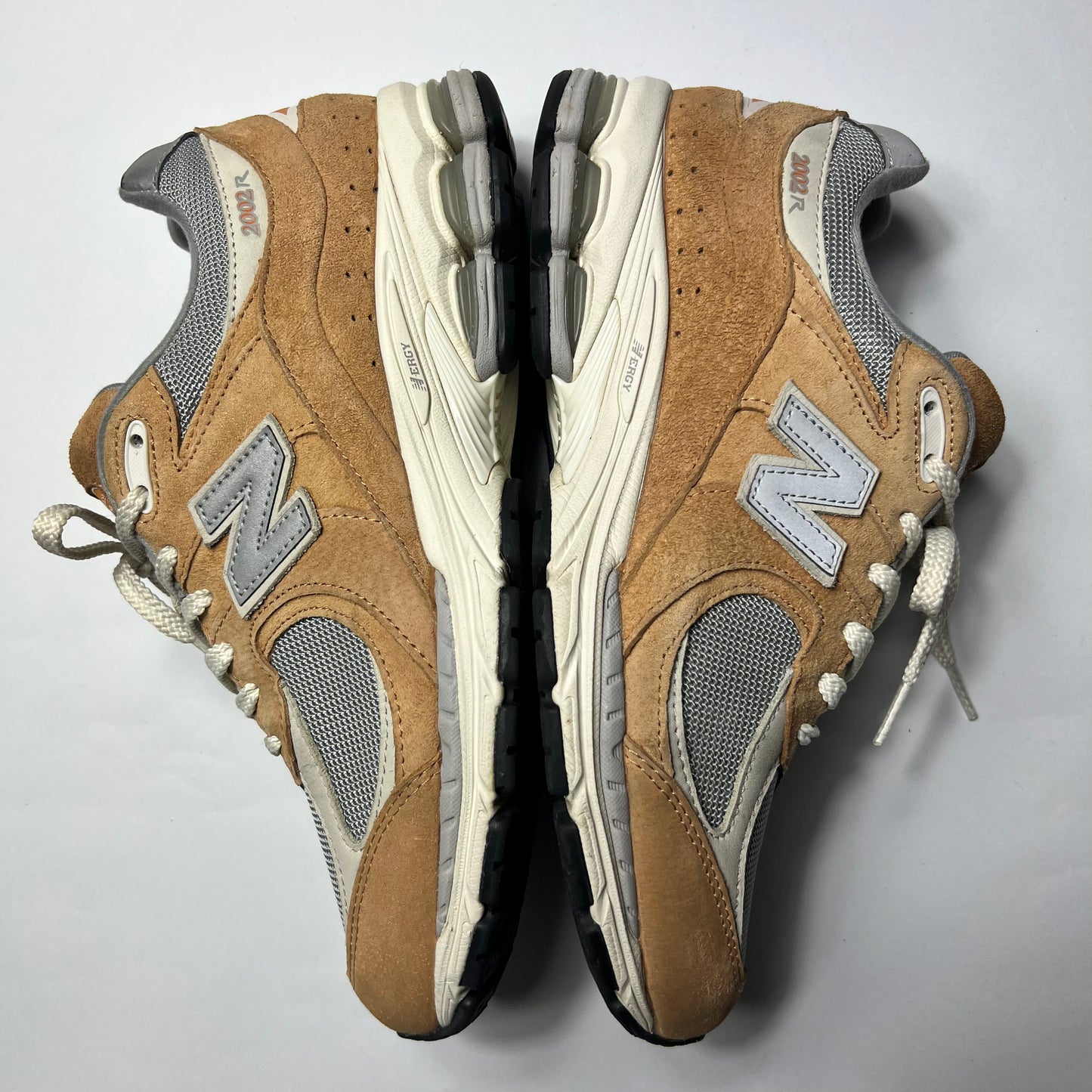 New Balance 2002R Sweet Caramel 42,5 / M2002RHM - Cats on Stacks VNTG