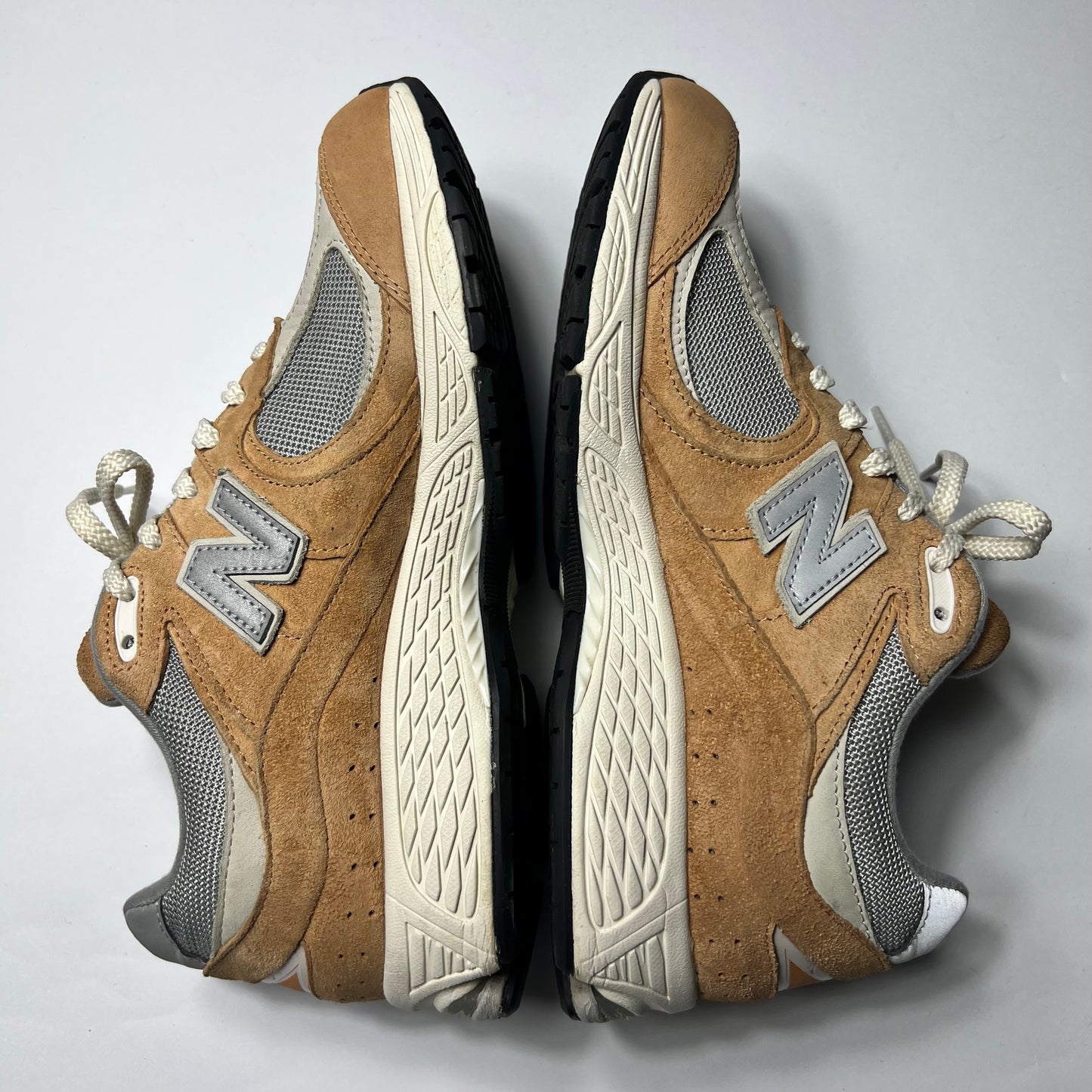 New Balance 2002R Sweet Caramel 42,5 / M2002RHM - Cats on Stacks VNTG