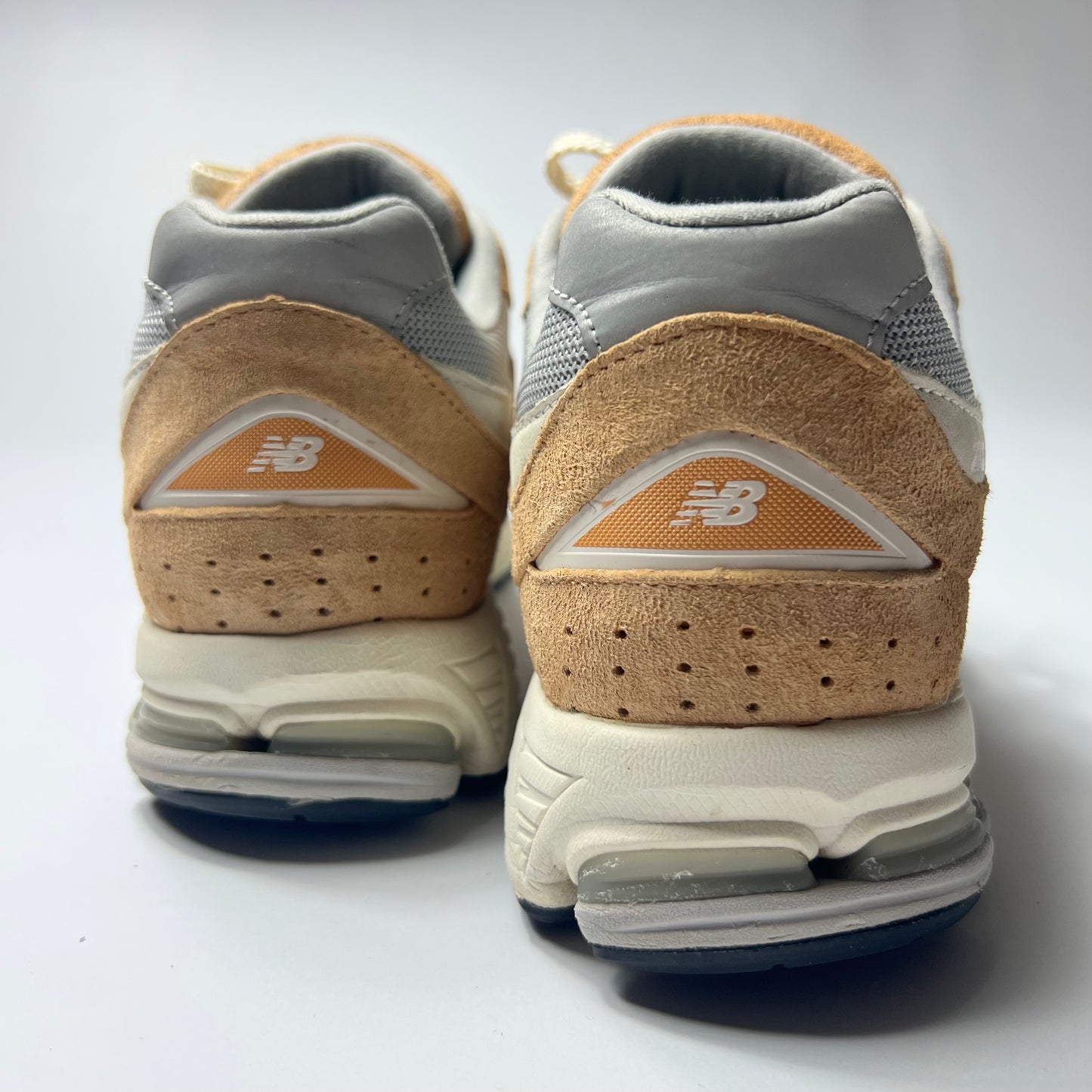 New Balance 2002R Sweet Caramel 42,5 / M2002RHM - Cats on Stacks VNTG