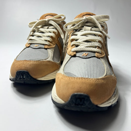 New Balance 2002R Sweet Caramel 42,5 / M2002RHM - Cats on Stacks VNTG