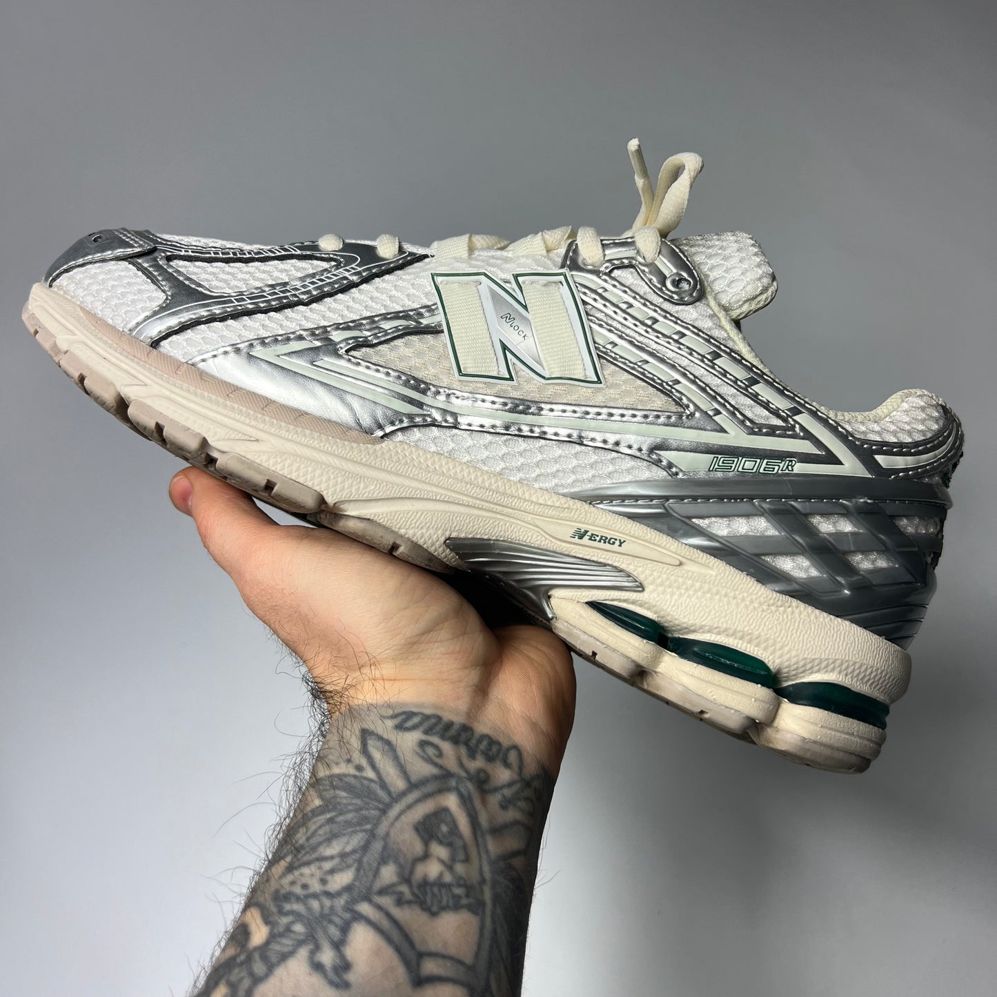 New Balance 1906 Silver Metallic Green 42 / M1906REE - Cats on Stacks VNTG