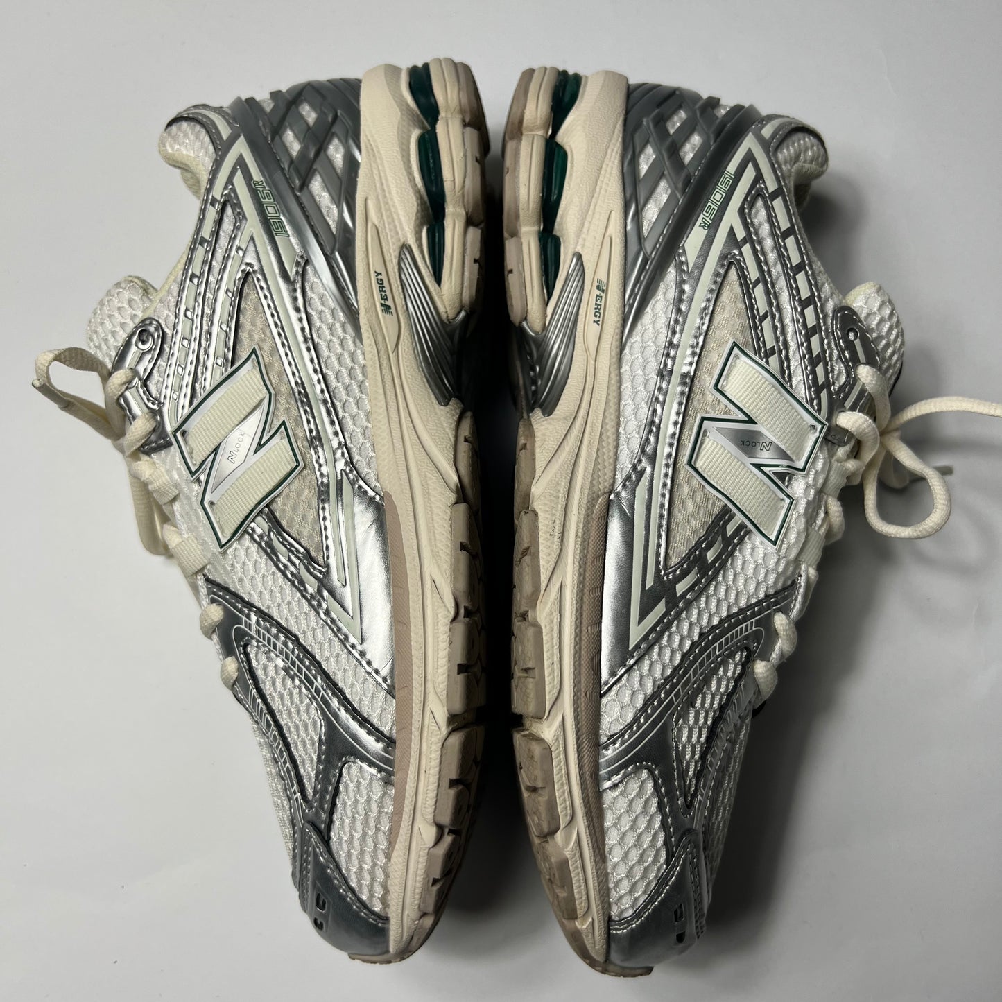 New Balance 1906 Silver Metallic Green 42 / M1906REE - Cats on Stacks VNTG