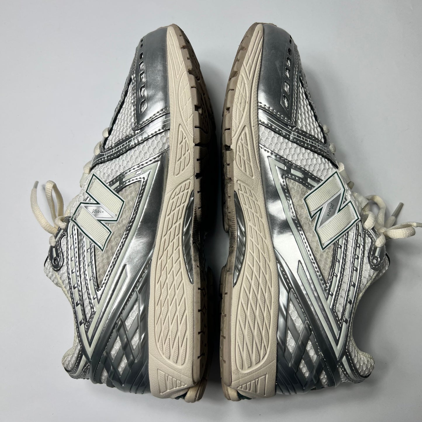 New Balance 1906 Silver Metallic Green 42 / M1906REE - Cats on Stacks VNTG