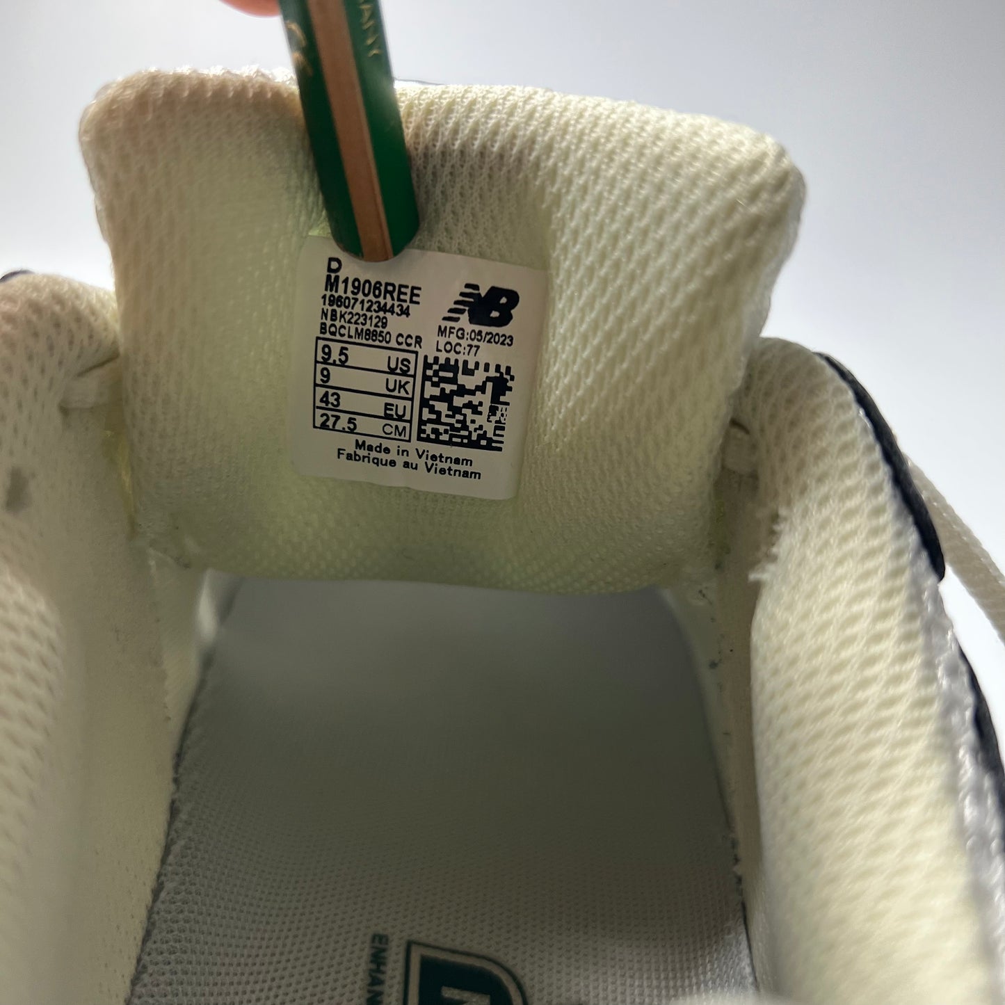 New Balance 1906 Silver Metallic Green 42 / M1906REE - Cats on Stacks VNTG