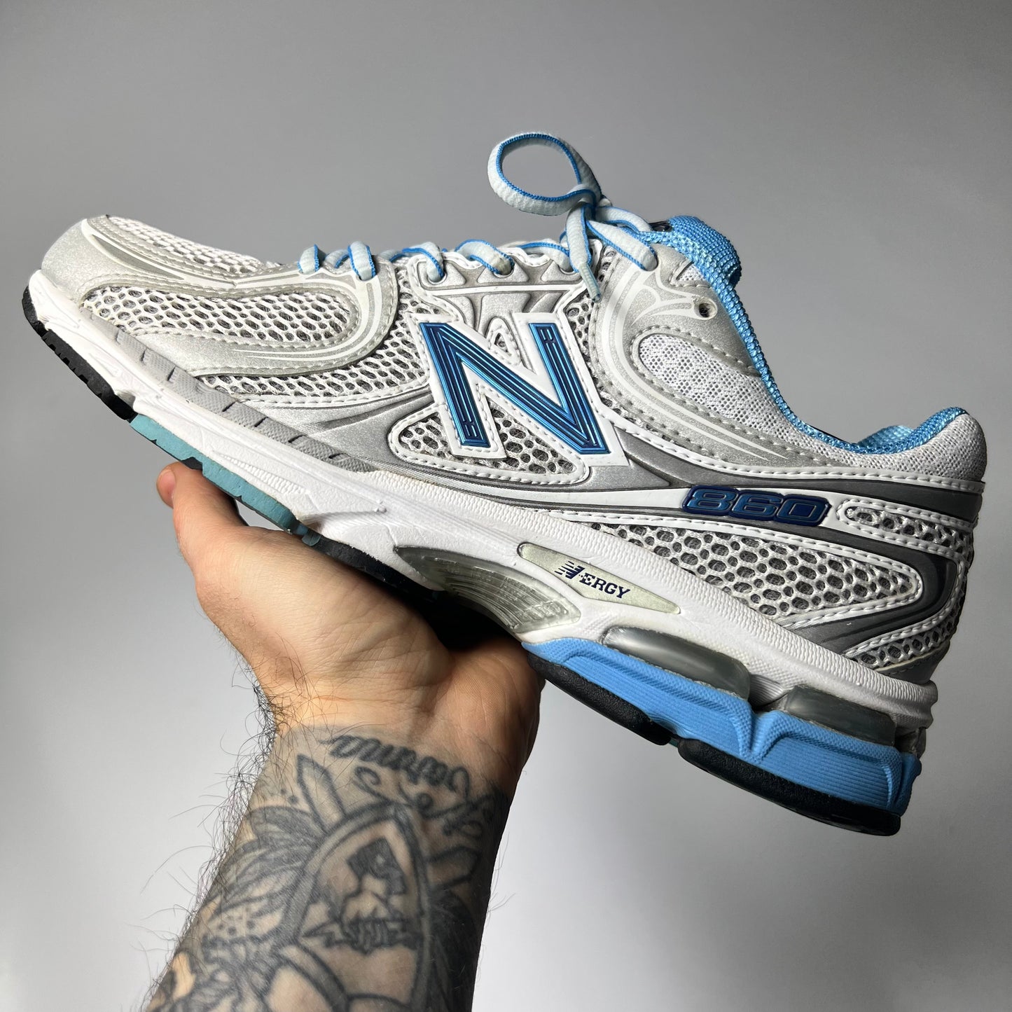 Y2K New Balance 860 Baby Blue 42 / WR860BS Vintage Style - Cats on Stacks VNTG