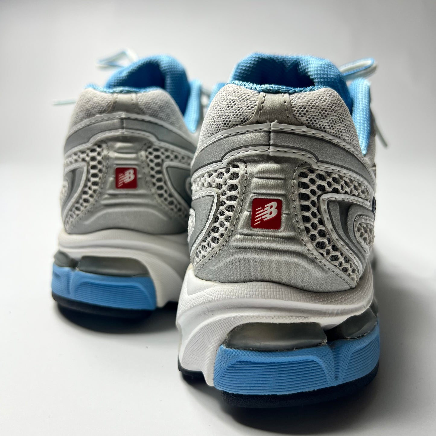 Y2K New Balance 860 Baby Blue 42 / WR860BS Vintage Style - Cats on Stacks VNTG