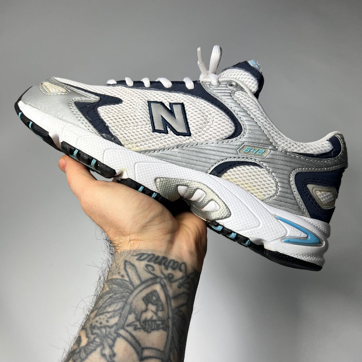 Vintage New Balance 642 Navy Silver 40,5 / W642WC - Cats on Stacks VNTG