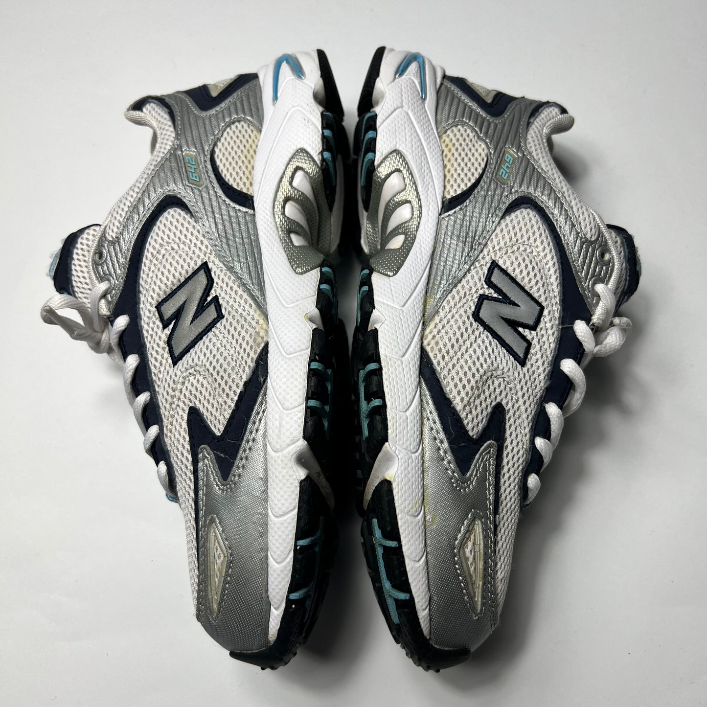 Vintage New Balance 642 Navy Silver 40,5 / W642WC - Cats on Stacks VNTG