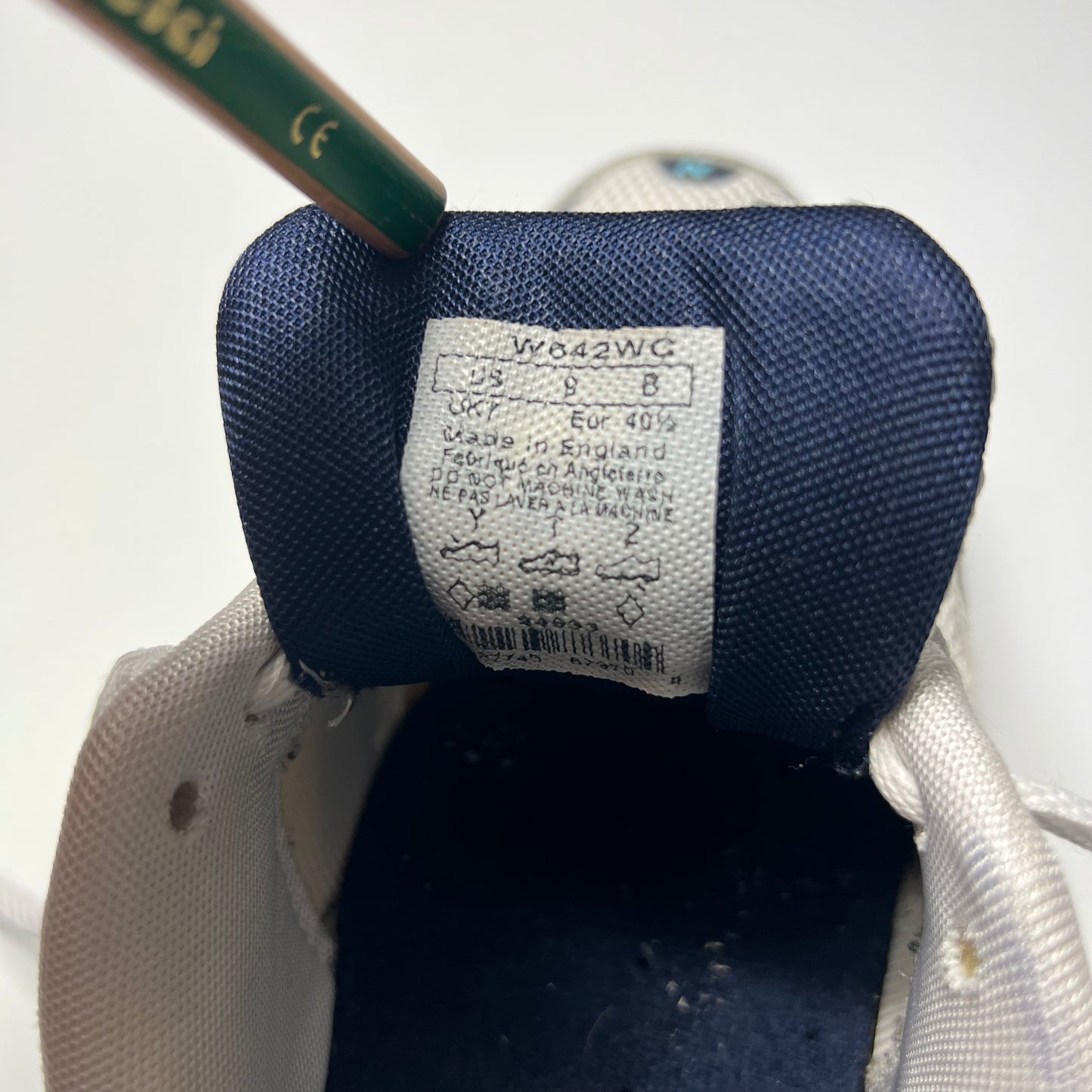 Vintage New Balance 642 Navy Silver 40,5 / W642WC - Cats on Stacks VNTG