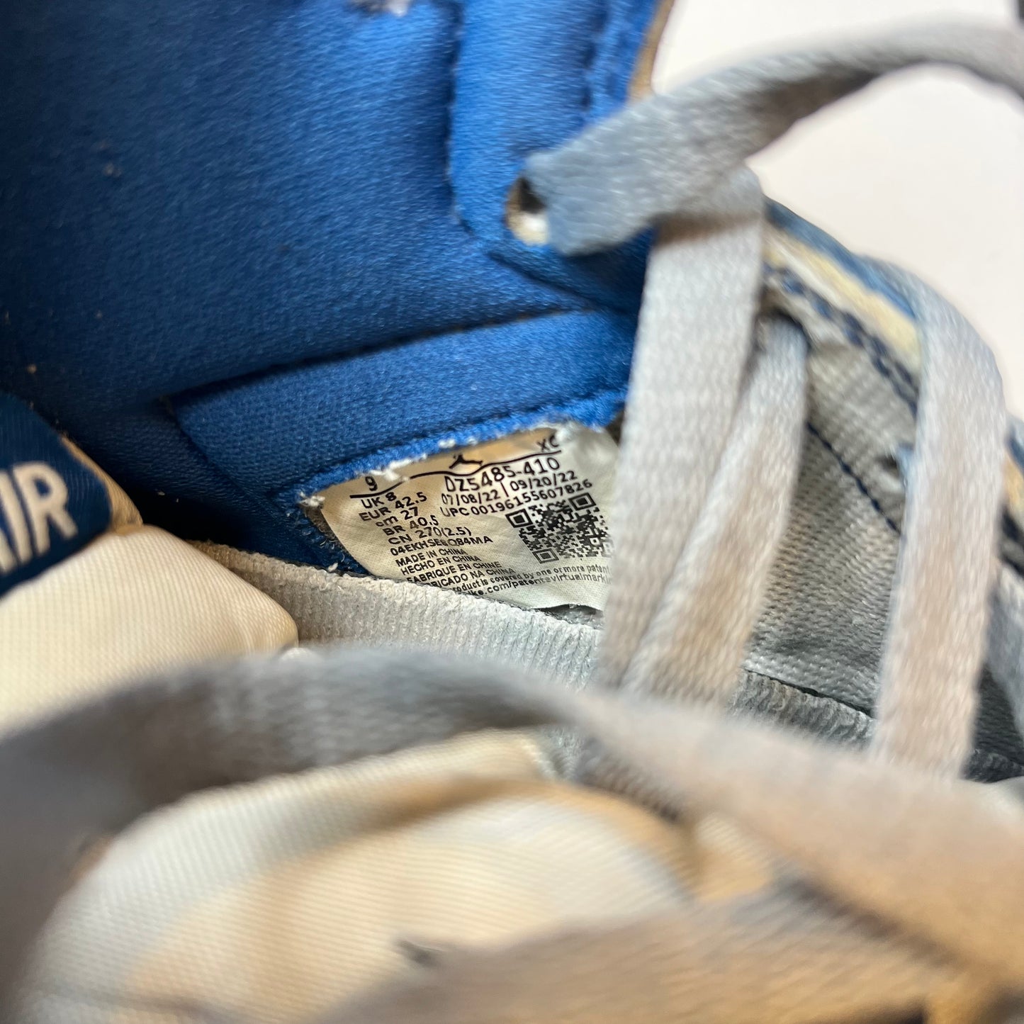 Air Jordan 1 High True Blue 42,5 / DZ5485-410 - Cats on Stacks VNTG