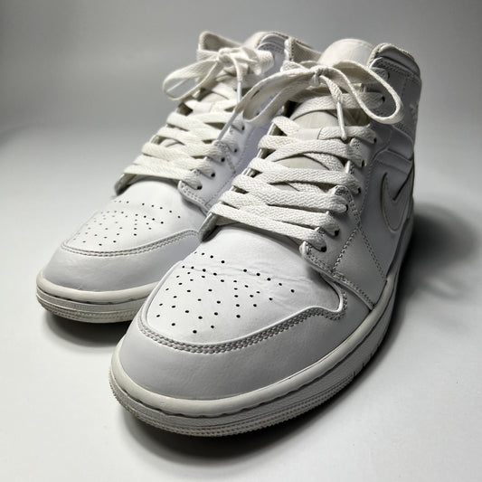 Air Jordan 1 Mid Tripple White 43 / 554724-136 - Cats on Stacks VNTG