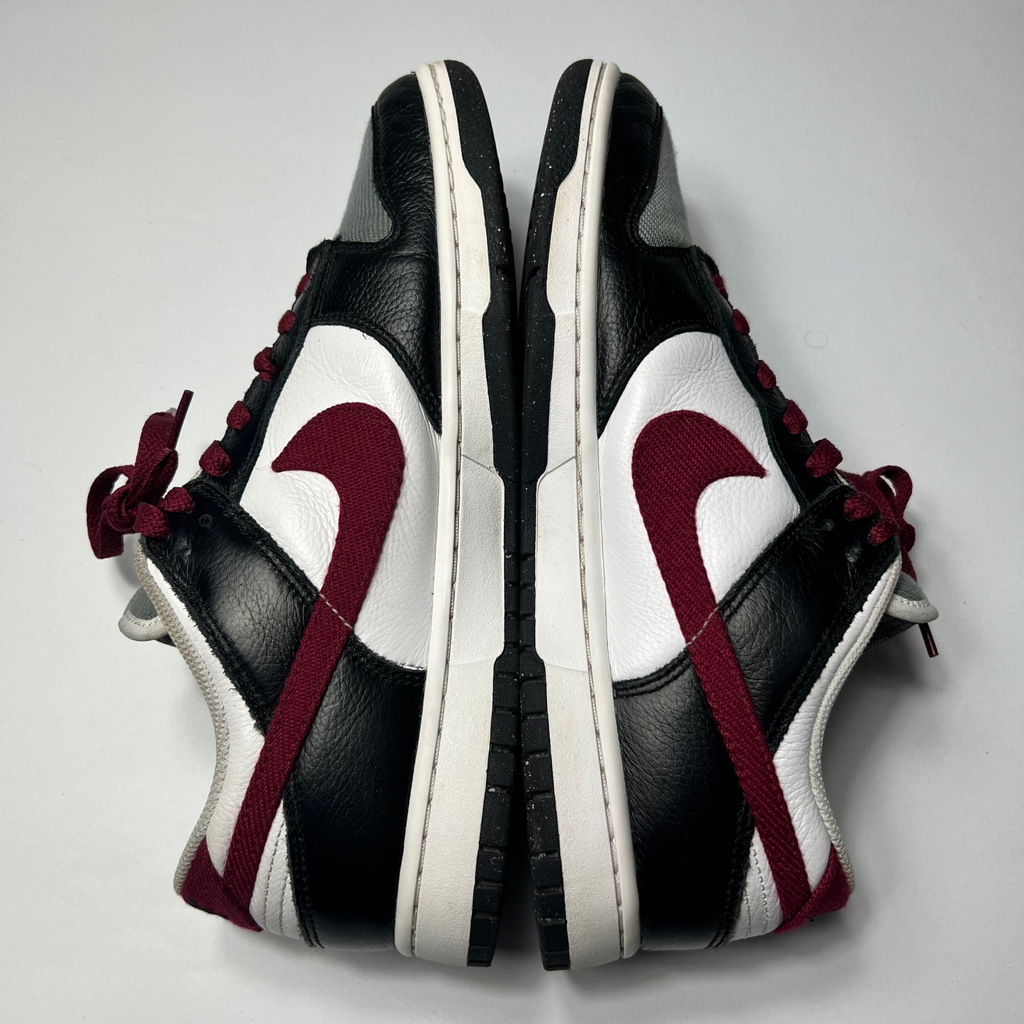 Nike Dunk Low ID Wine Red 44 / D07413-991 - Cats on Stacks VNTG