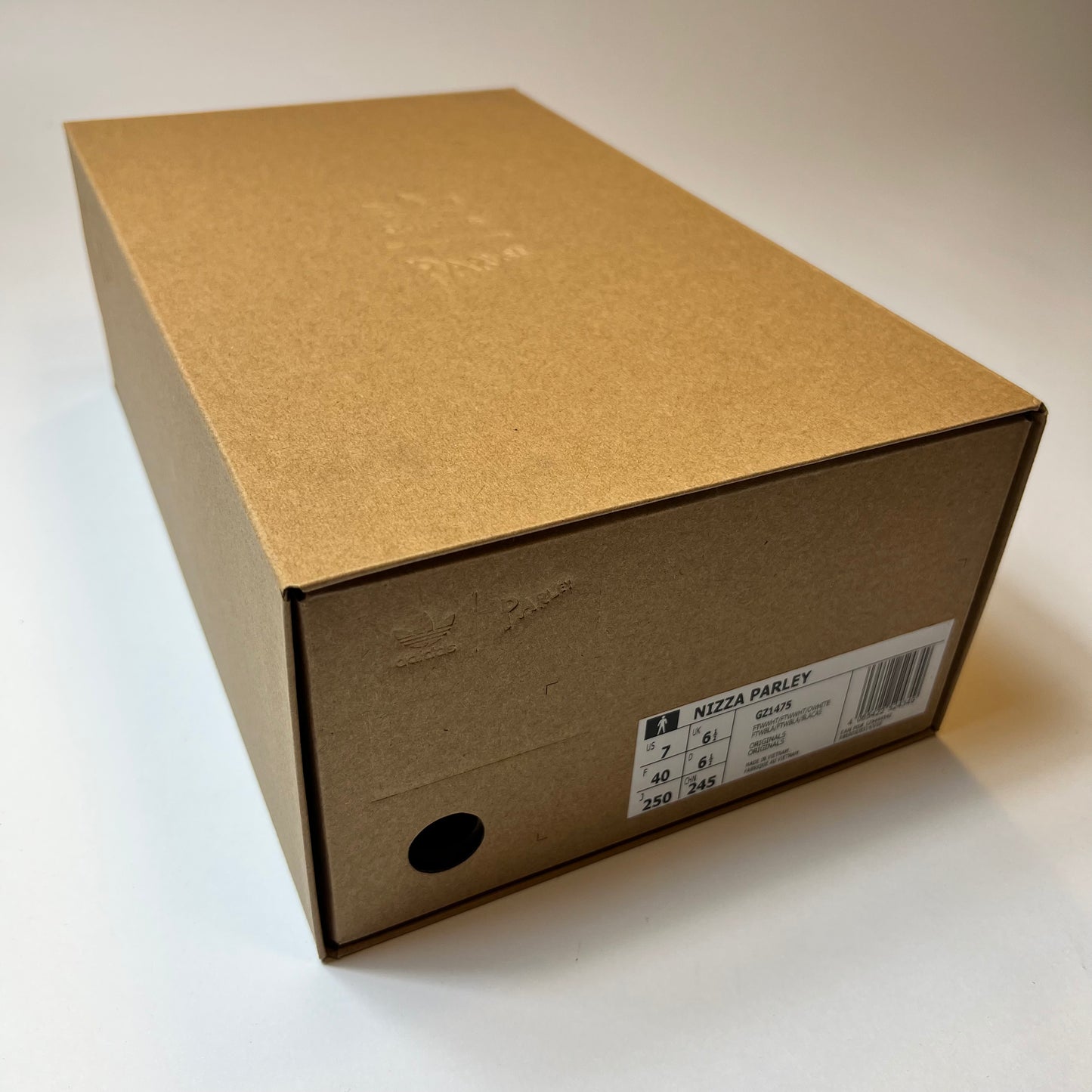 Adidas x Parley Nizza White 40 / GZ1475 - Cats on Stacks VNTG