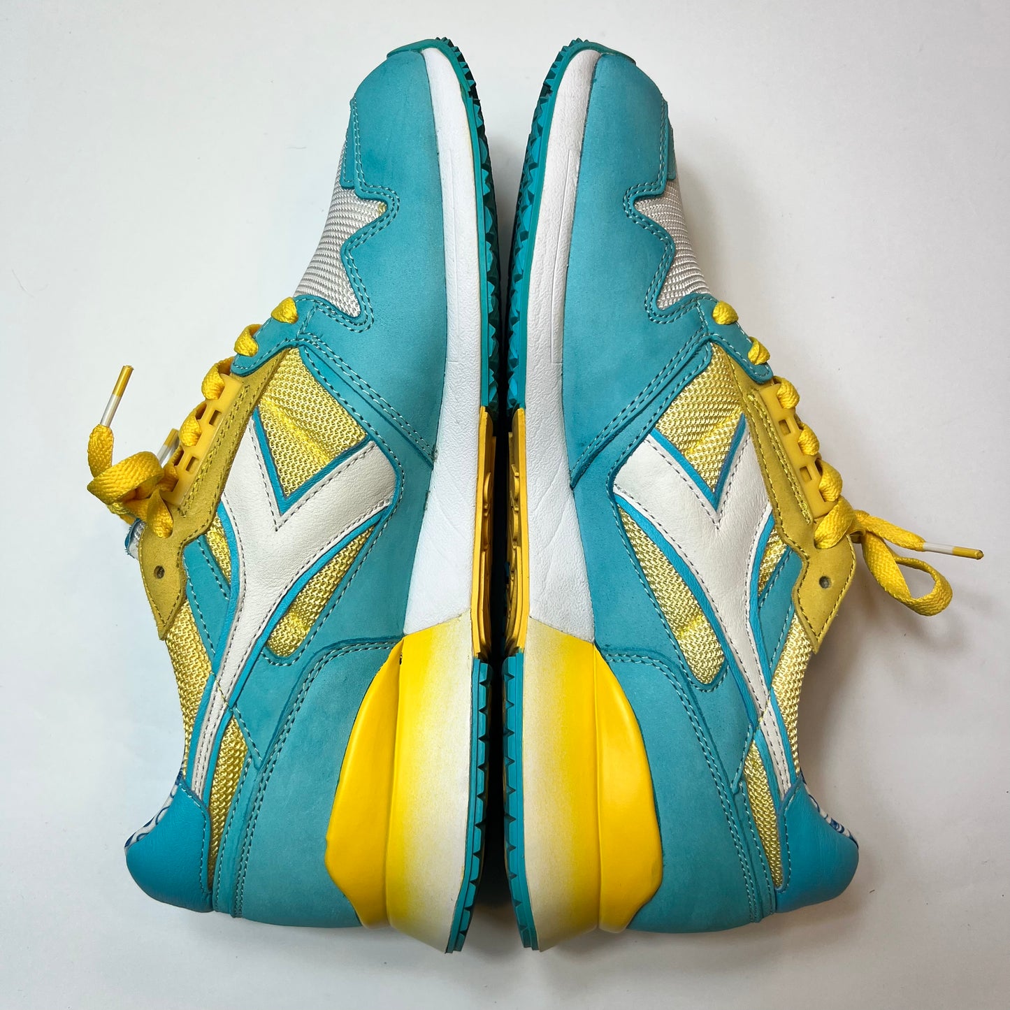 Diadora x HANON IC4000 "Yellow Eyes" 42 / 501.171054 - Cats on Stacks VNTG