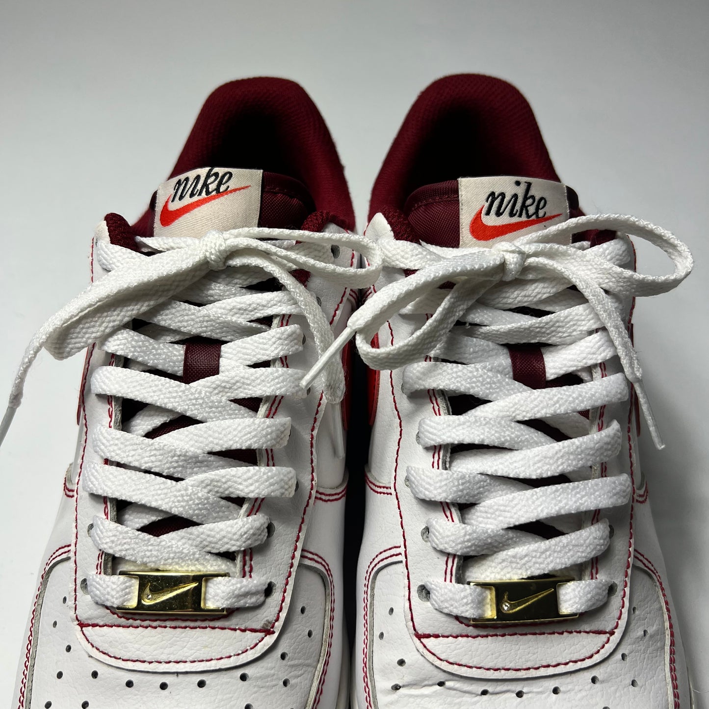 Nike Air Force 1 Low Team Red 43 / DA8478-101 - Cats on Stacks VNTG