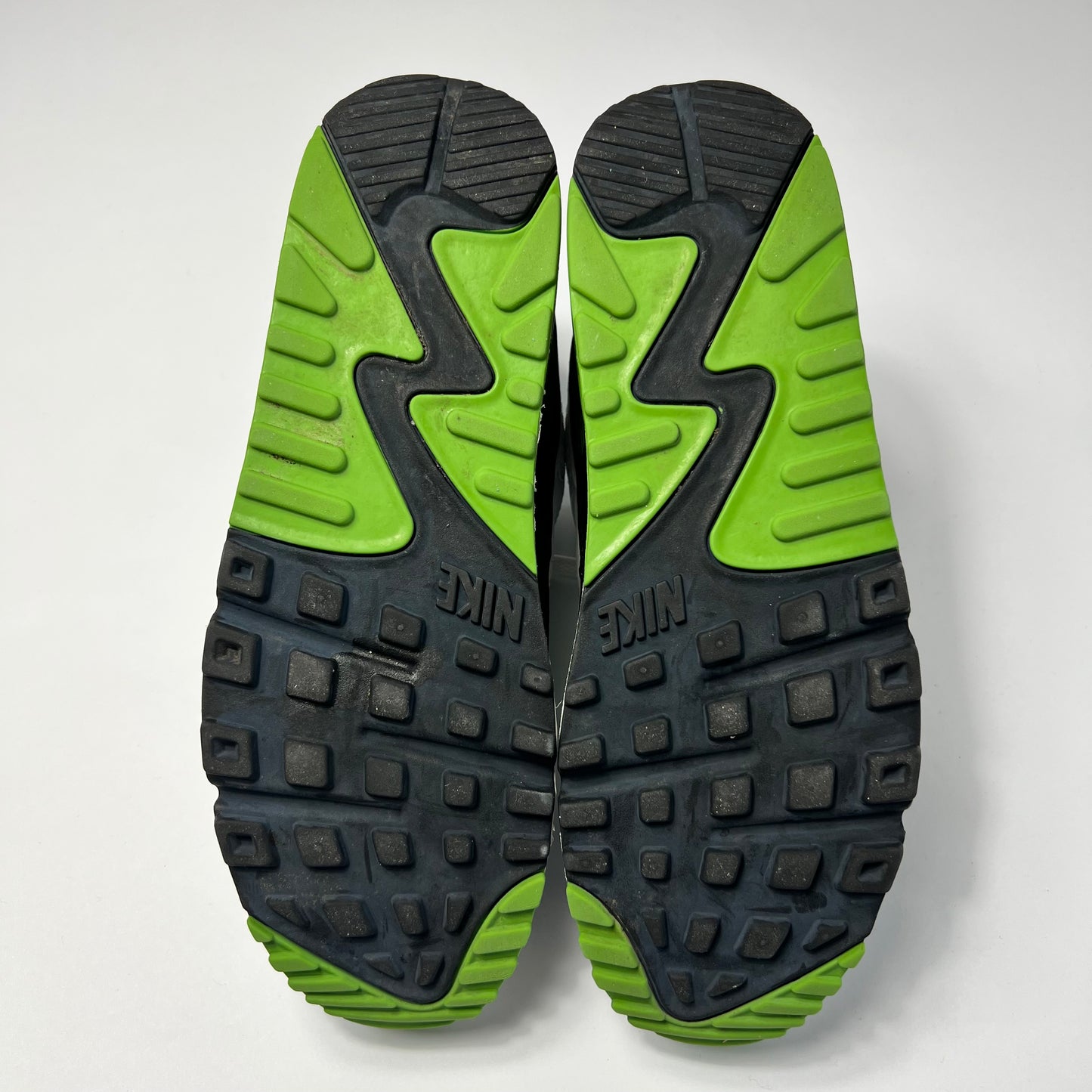 Nike Air Max 90 Recraft Chlorophyll Green 42 / CT4352-102 - Cats on Stacks VNTG